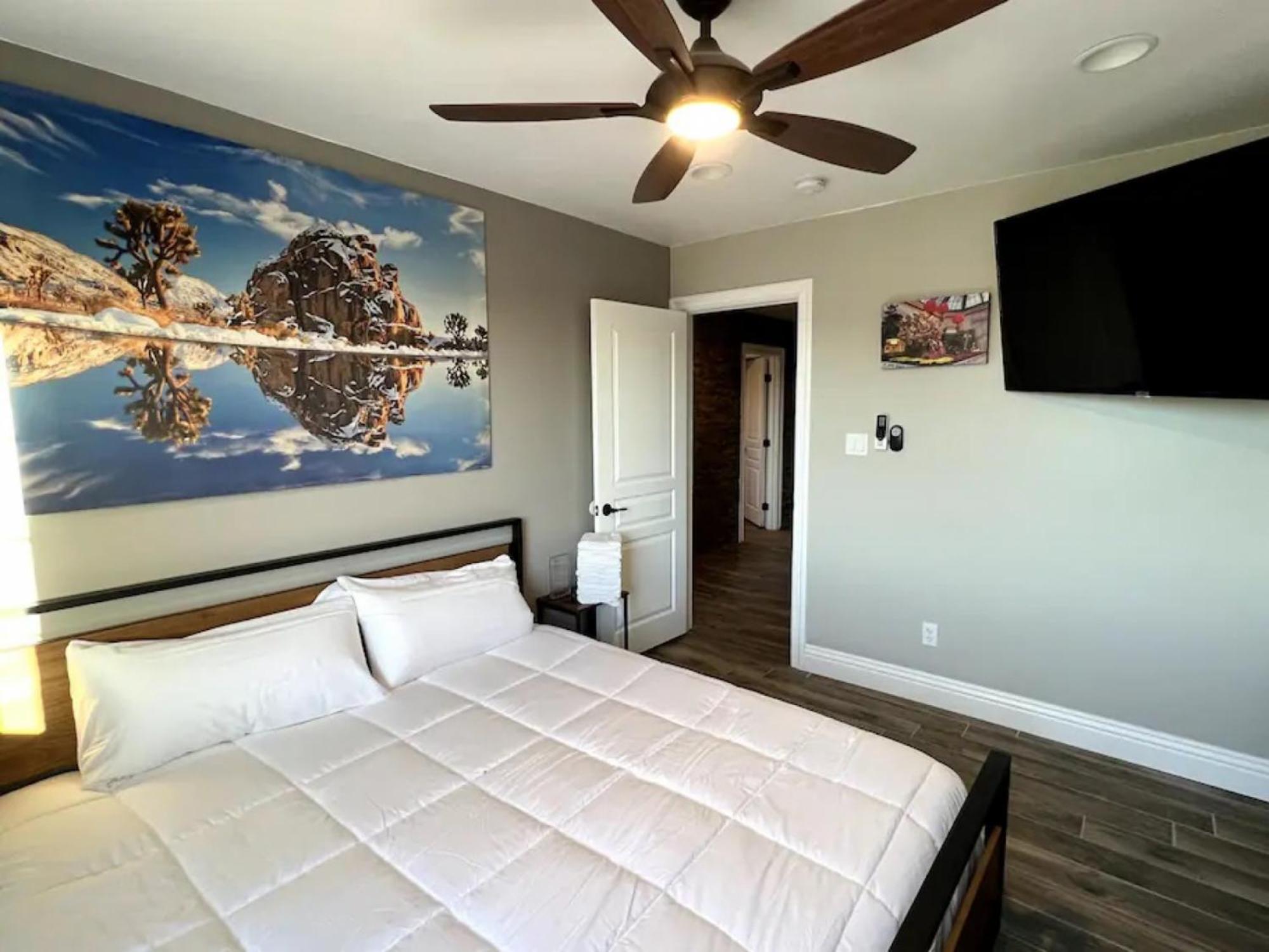 Lux Private - Pool, Billiards, 8 Smart Tvs, Board Games, Cotton Bedding - The Stone Sanctuary At Mccullough Hills Trailhead * Las Vegas