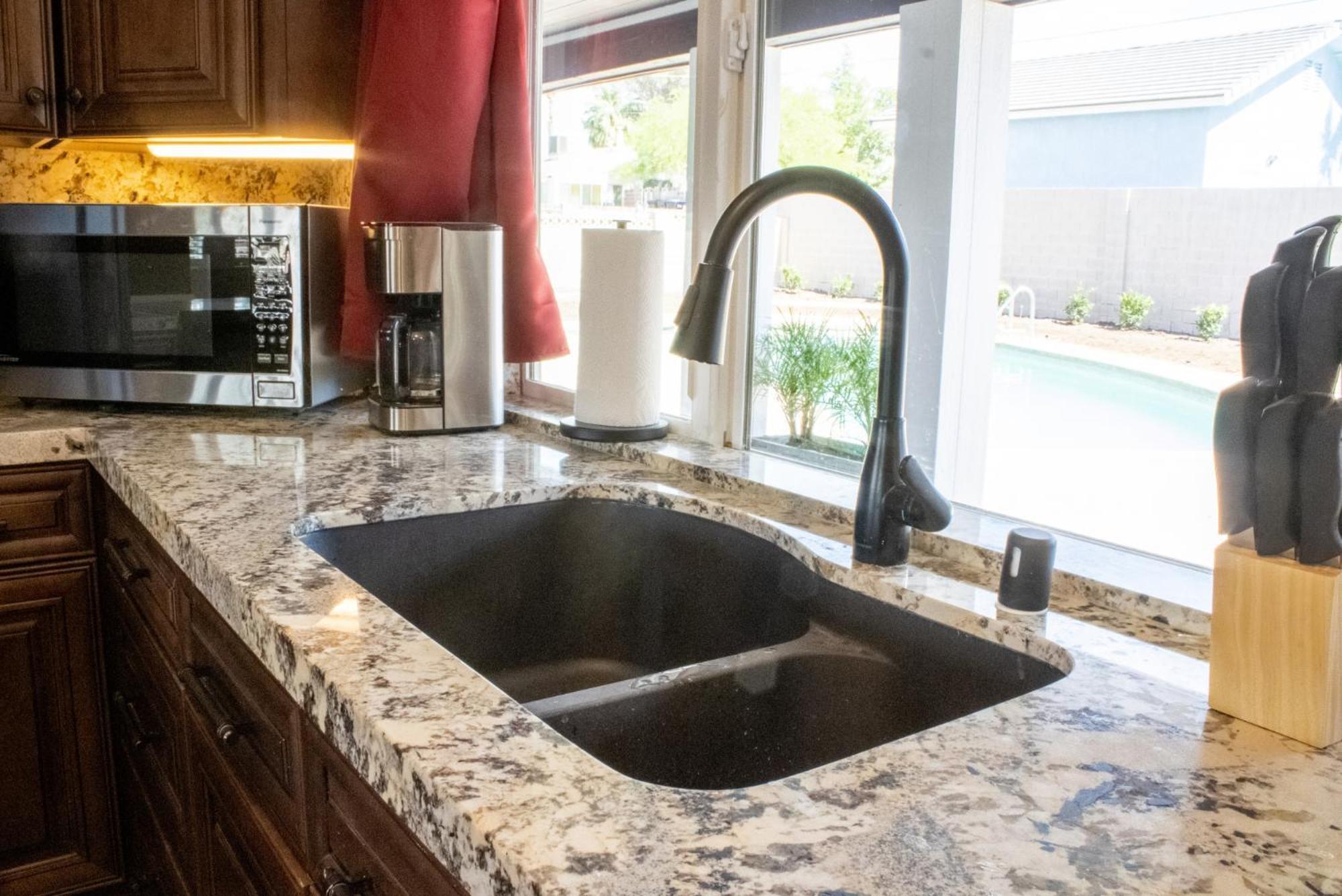 Сasa de vacaciones Lux Private - Pool, Billiards, 8 Smart Tvs, Board Games, Cotton Bedding - The Stone Sanctuary At Mccullough Hills Trailhead