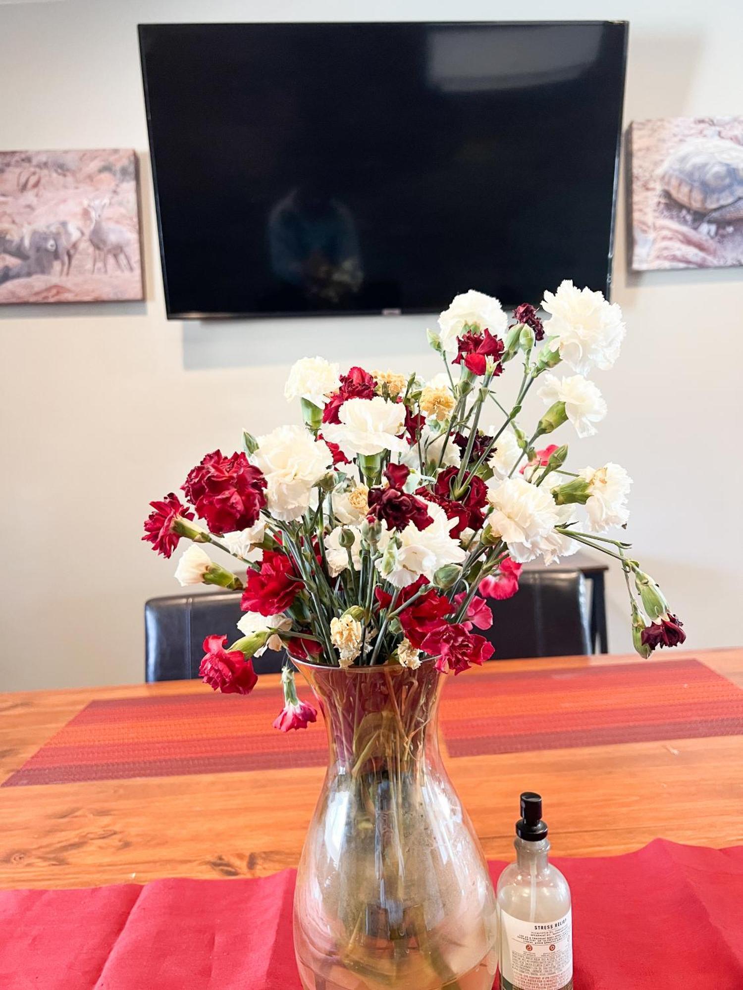Lux Private - Pool, Billiards, 8 Smart Tvs, Board Games, Cotton Bedding - The Stone Sanctuary At Mccullough Hills Trailhead Сasa de vacaciones Las Vegas