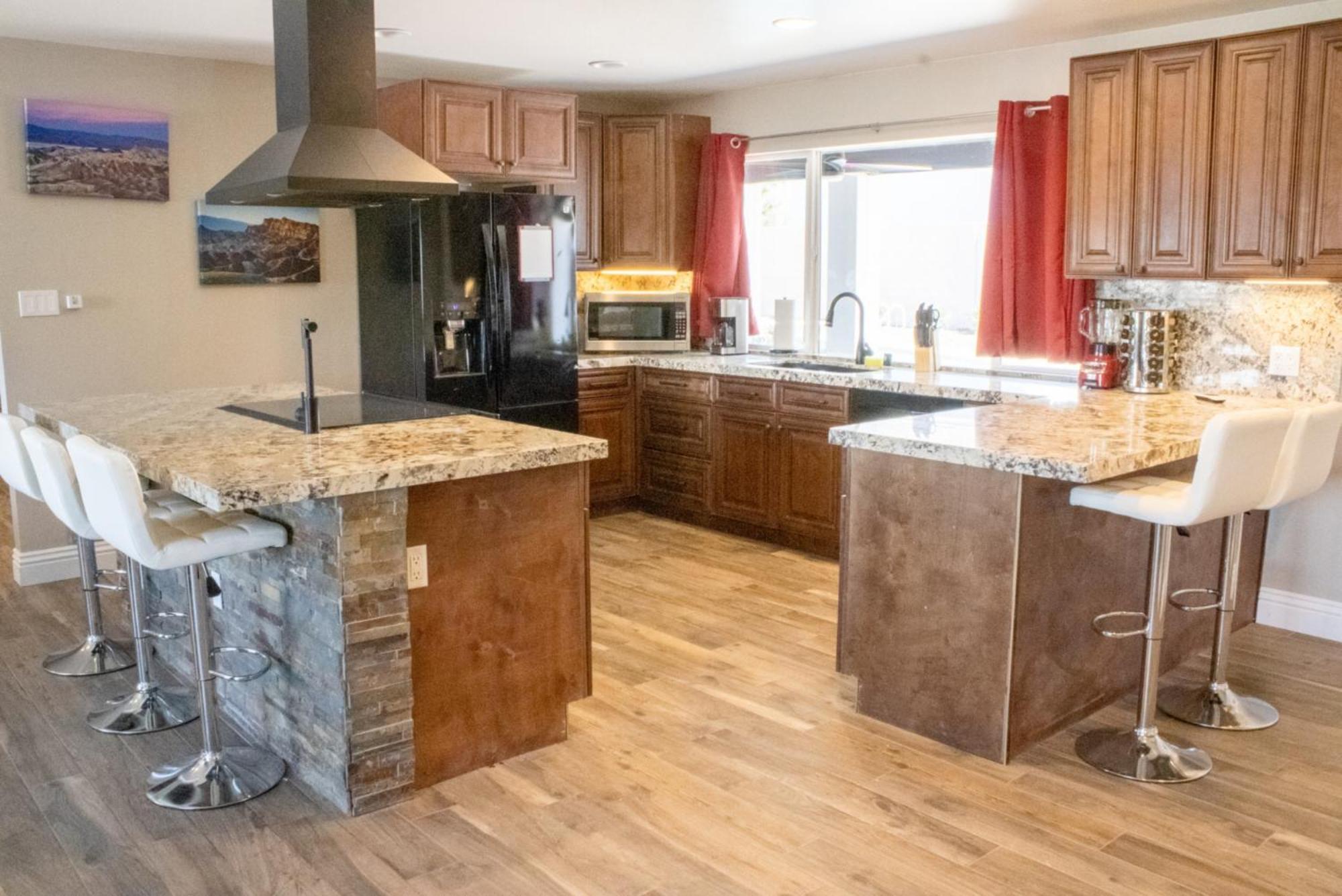 Lux Private - Pool, Billiards, 8 Smart Tvs, Board Games, Cotton Bedding - The Stone Sanctuary At Mccullough Hills Trailhead Сasa de vacaciones *
