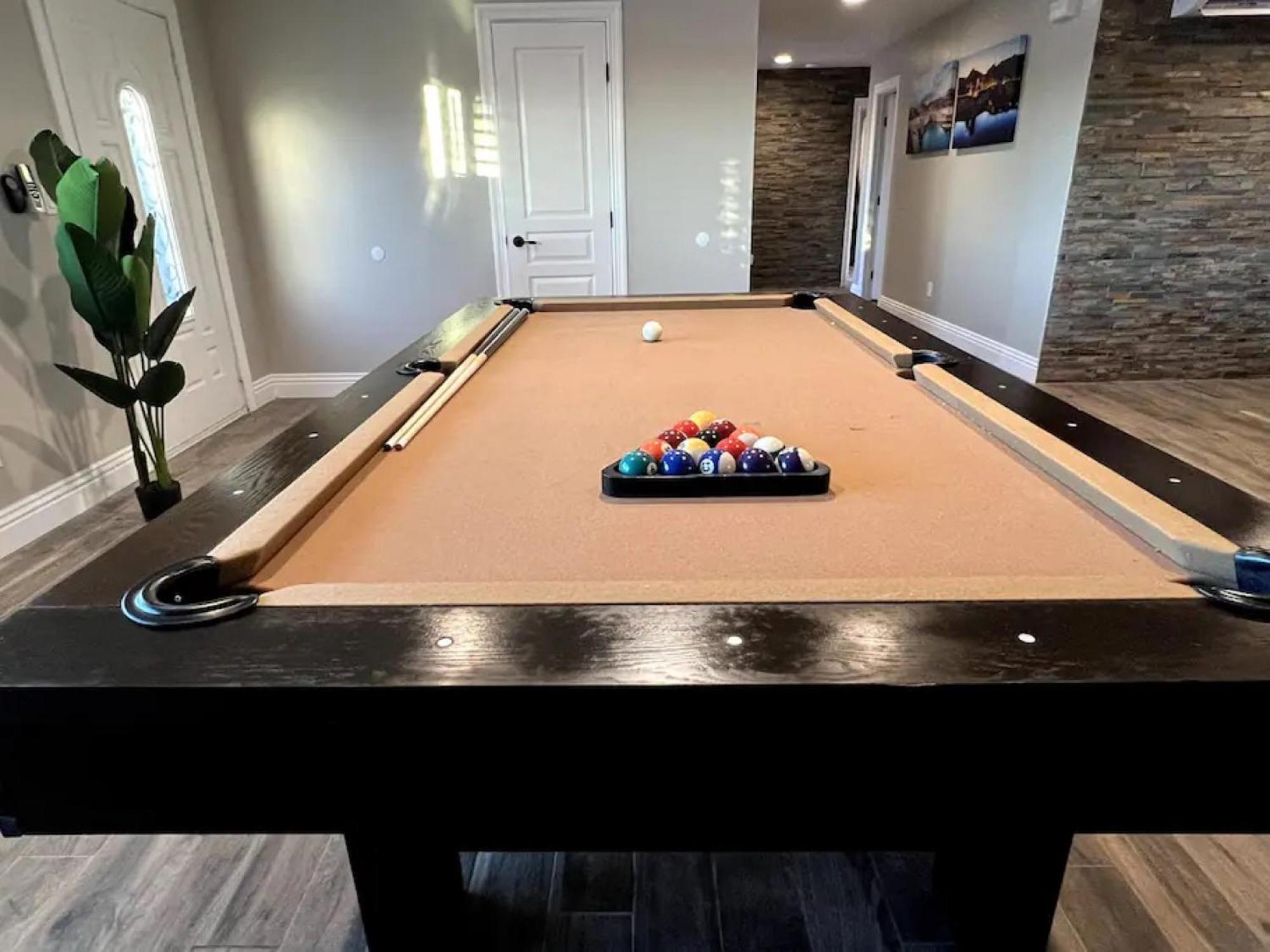 Сasa de vacaciones Lux Private - Pool, Billiards, 8 Smart Tvs, Board Games, Cotton Bedding - The Stone Sanctuary At Mccullough Hills Trailhead Las Vegas