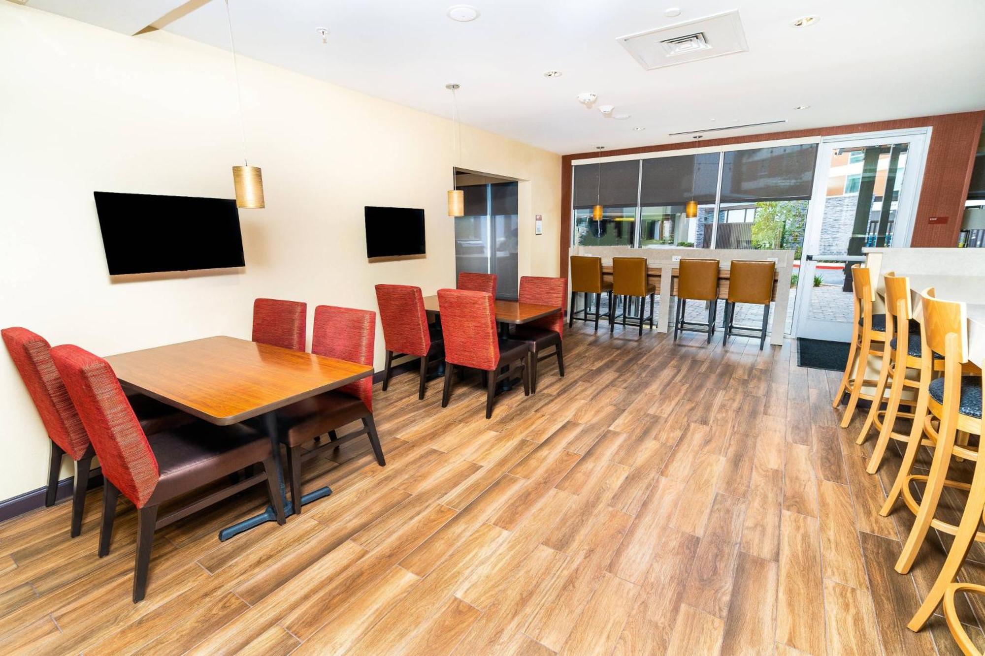 Towneplace By Marriott Vegas Stadium District Hotel 3*