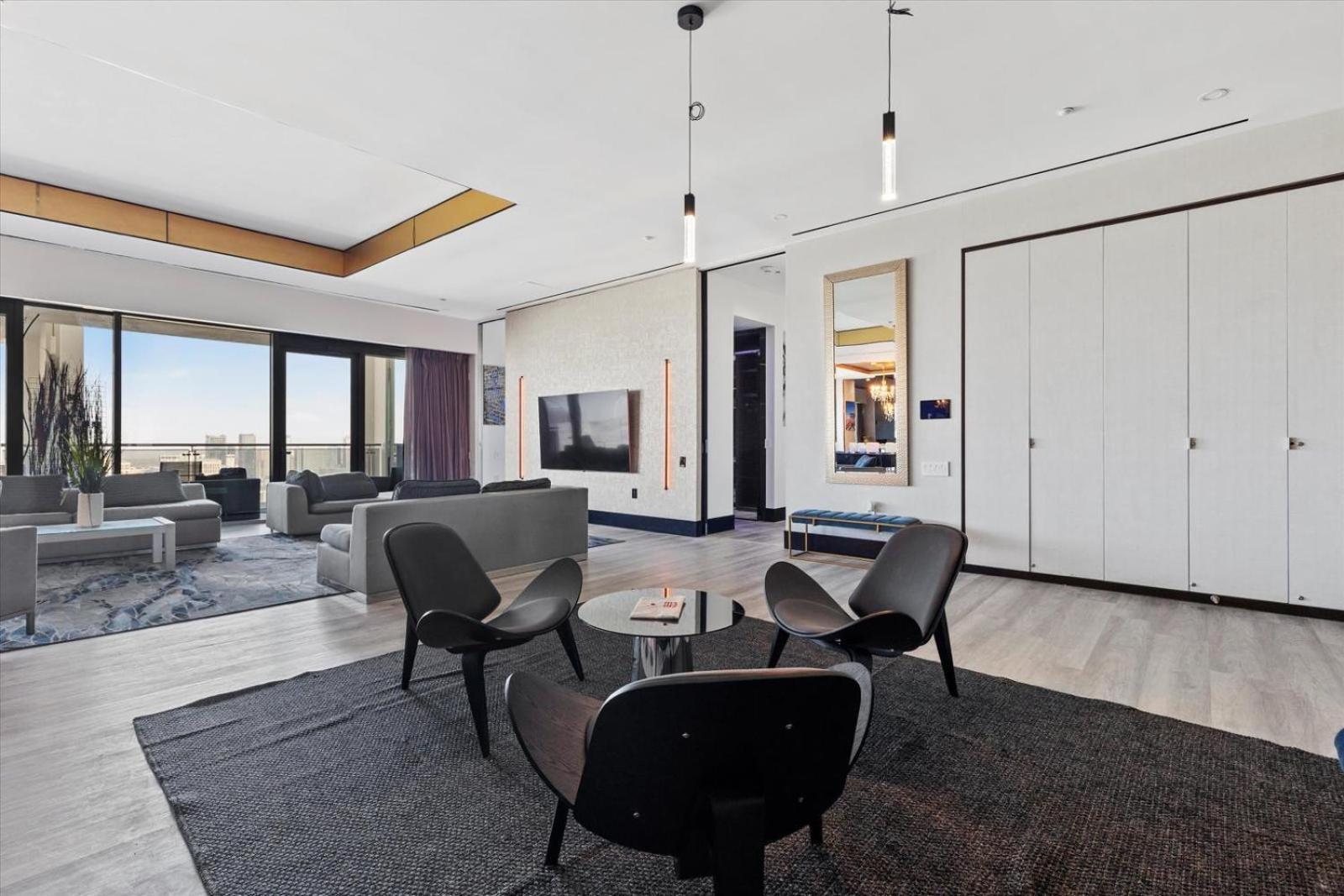 Luxury 4000 Sqft Penthouse At Palms Place 56 Floor