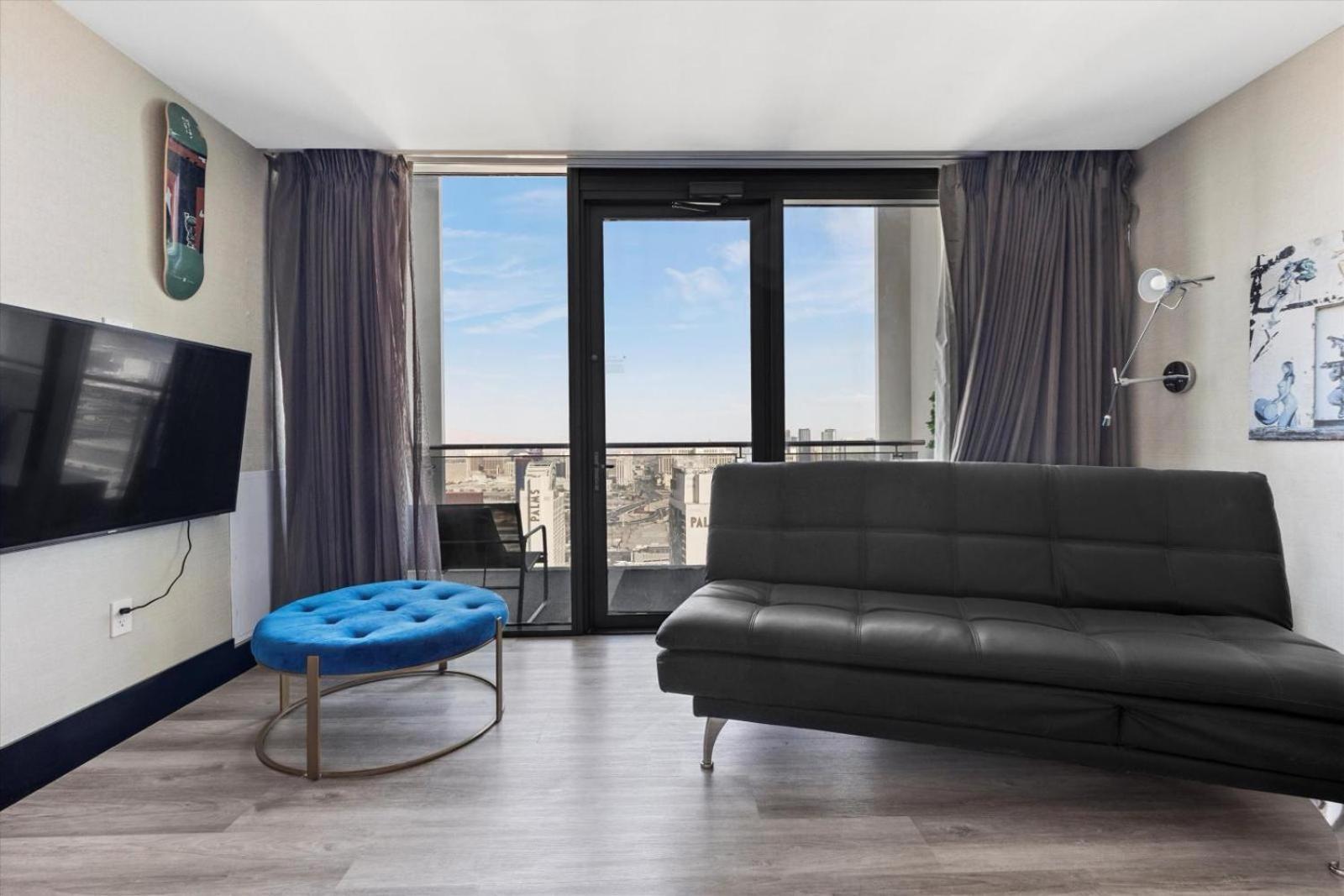 Luxury 4000 Sqft Penthouse At Palms Place 56 Floor *