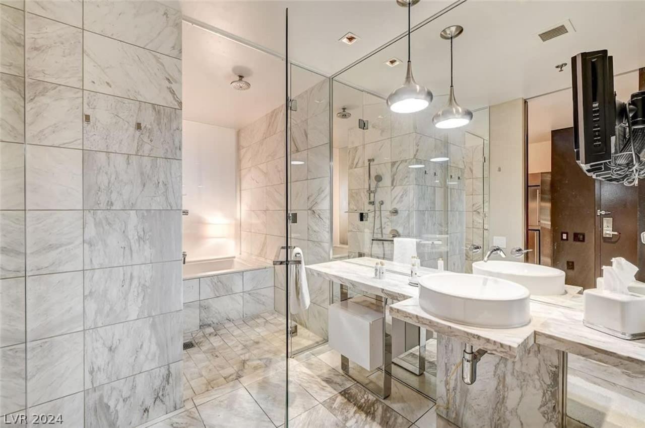Stunning Escape Floor Strip-view 31316 Las Vegas