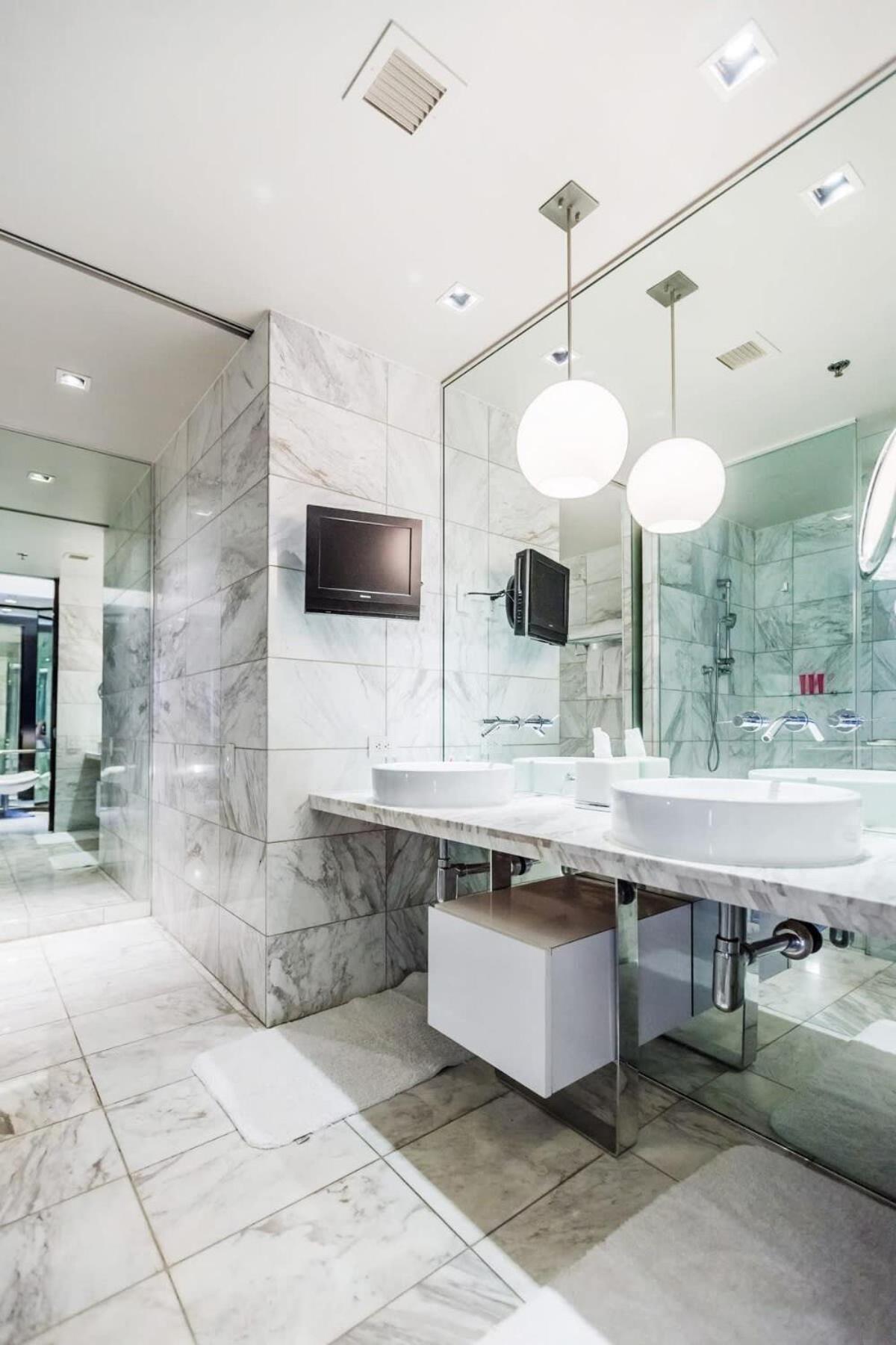 Stunning Escape Floor Strip-view 31316 Inn