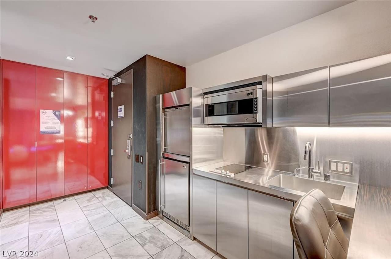Stunning Escape Floor Strip-view 31316 Inn Las Vegas