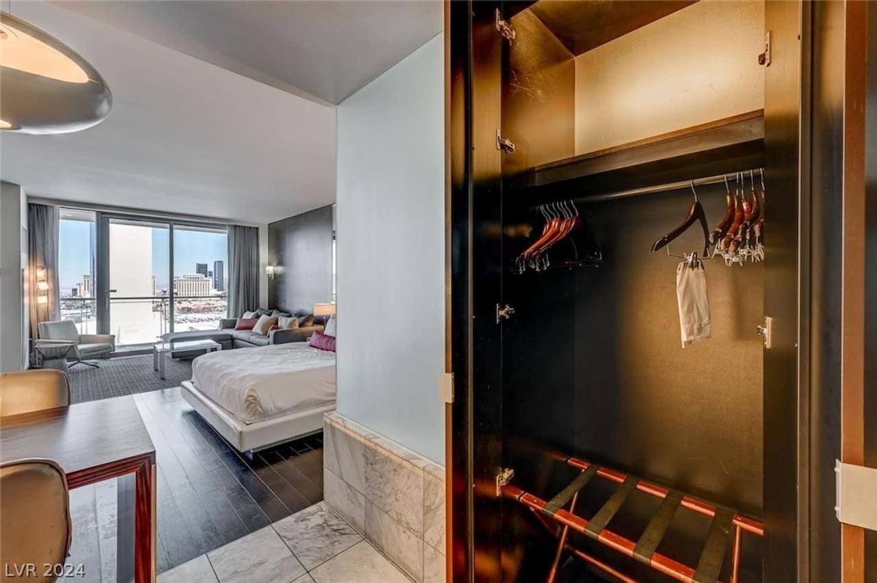 Stunning Escape Floor Strip-view 31316