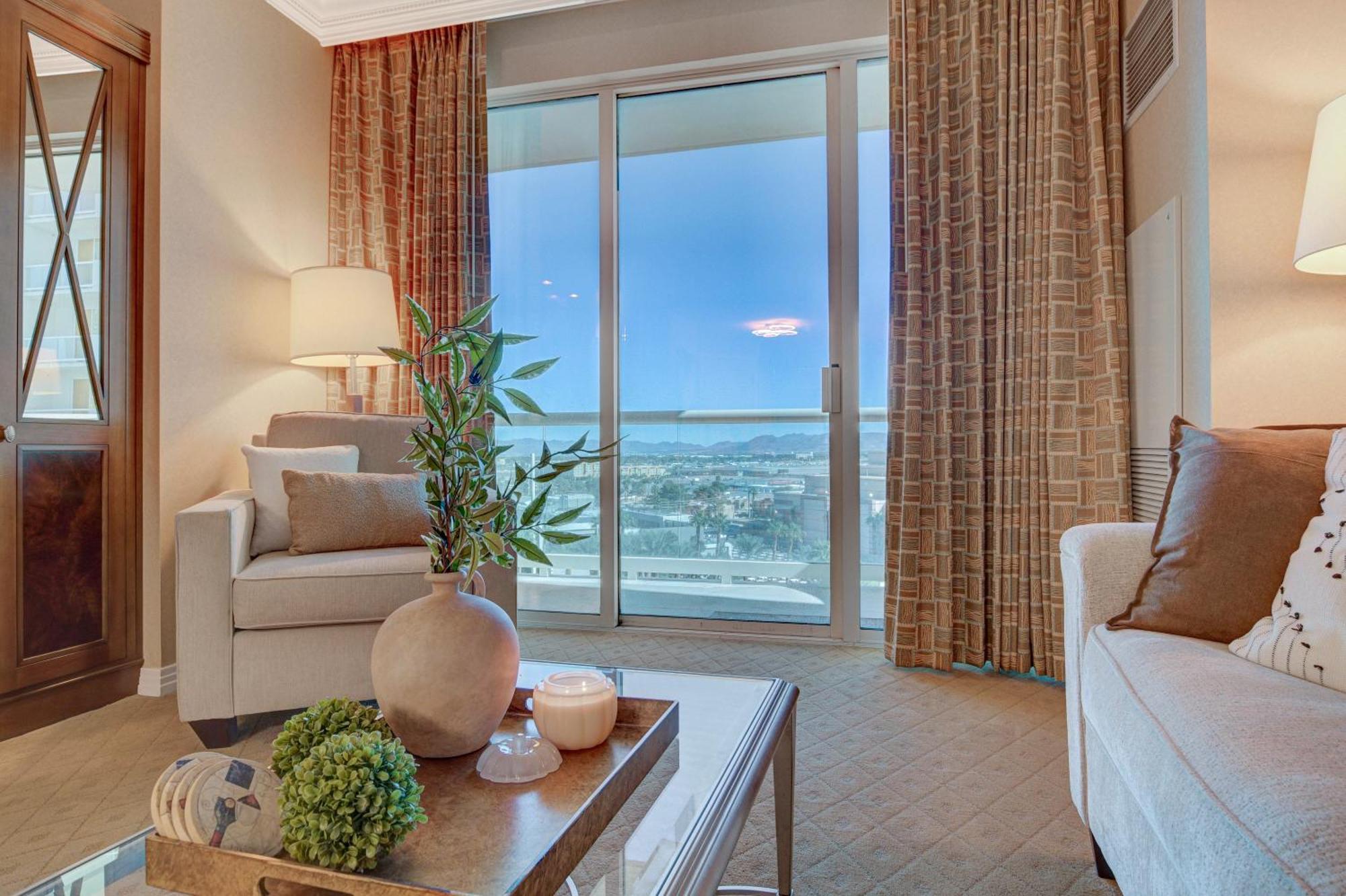 Apartahotel Mgm Finest 1bd 2bth With Balcony Free Access To Lazy River Pool Las Vegas