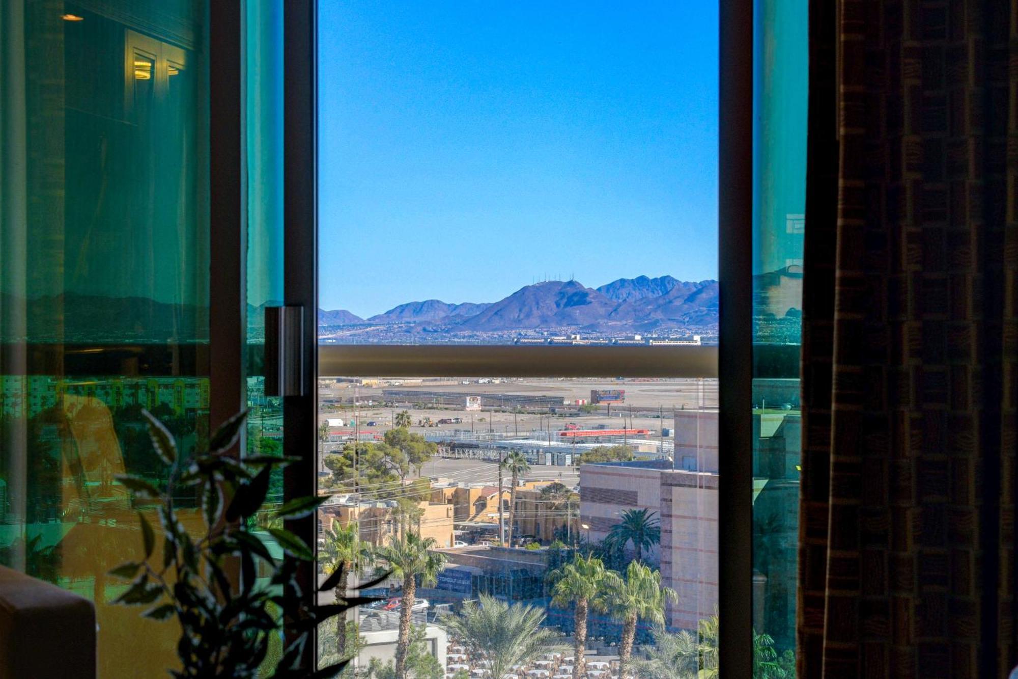 Mgm Finest 1bd 2bth With Balcony Free Access To Lazy River Pool Apartahotel
