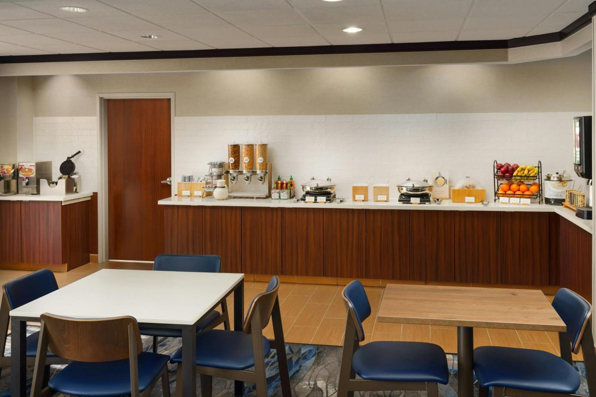 Fairfield By Marriott & Vegas Stadium Area Hotel 3*