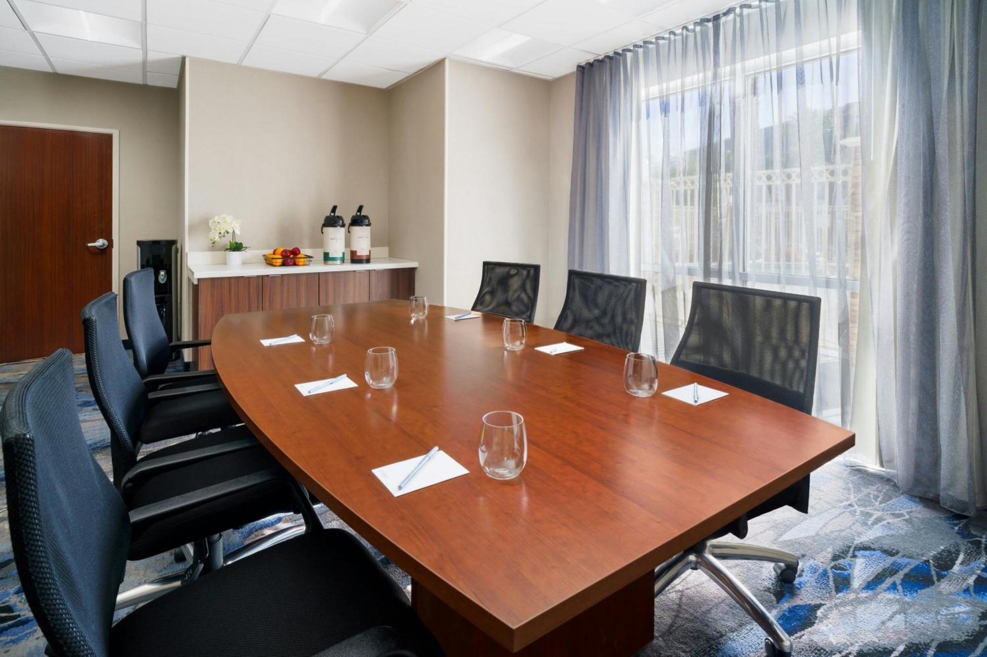 Hotel Fairfield By Marriott & Vegas Stadium Area 3*