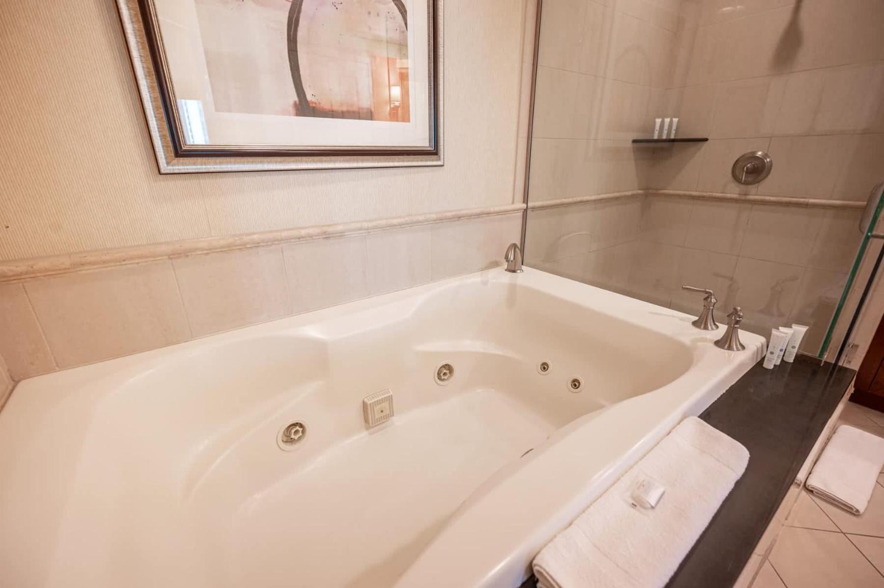 No Fee Strip View Balcony+ Free Valet+ Pool * Las Vegas