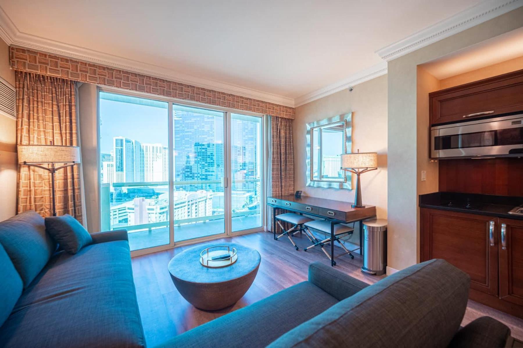 No Fee Strip View Balcony+ Free Valet+ Pool