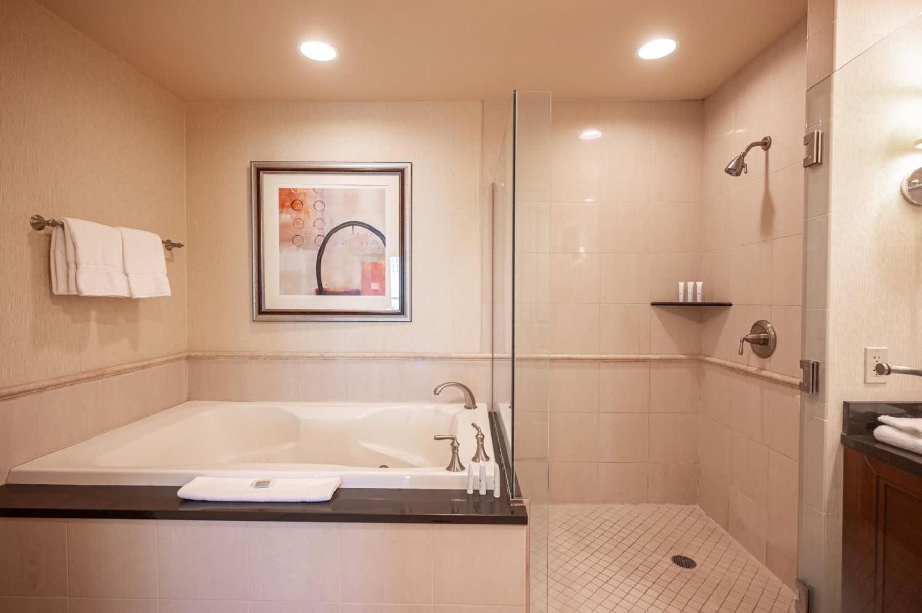Holiday home No Fee Strip View Balcony+ Free Valet+ Pool *