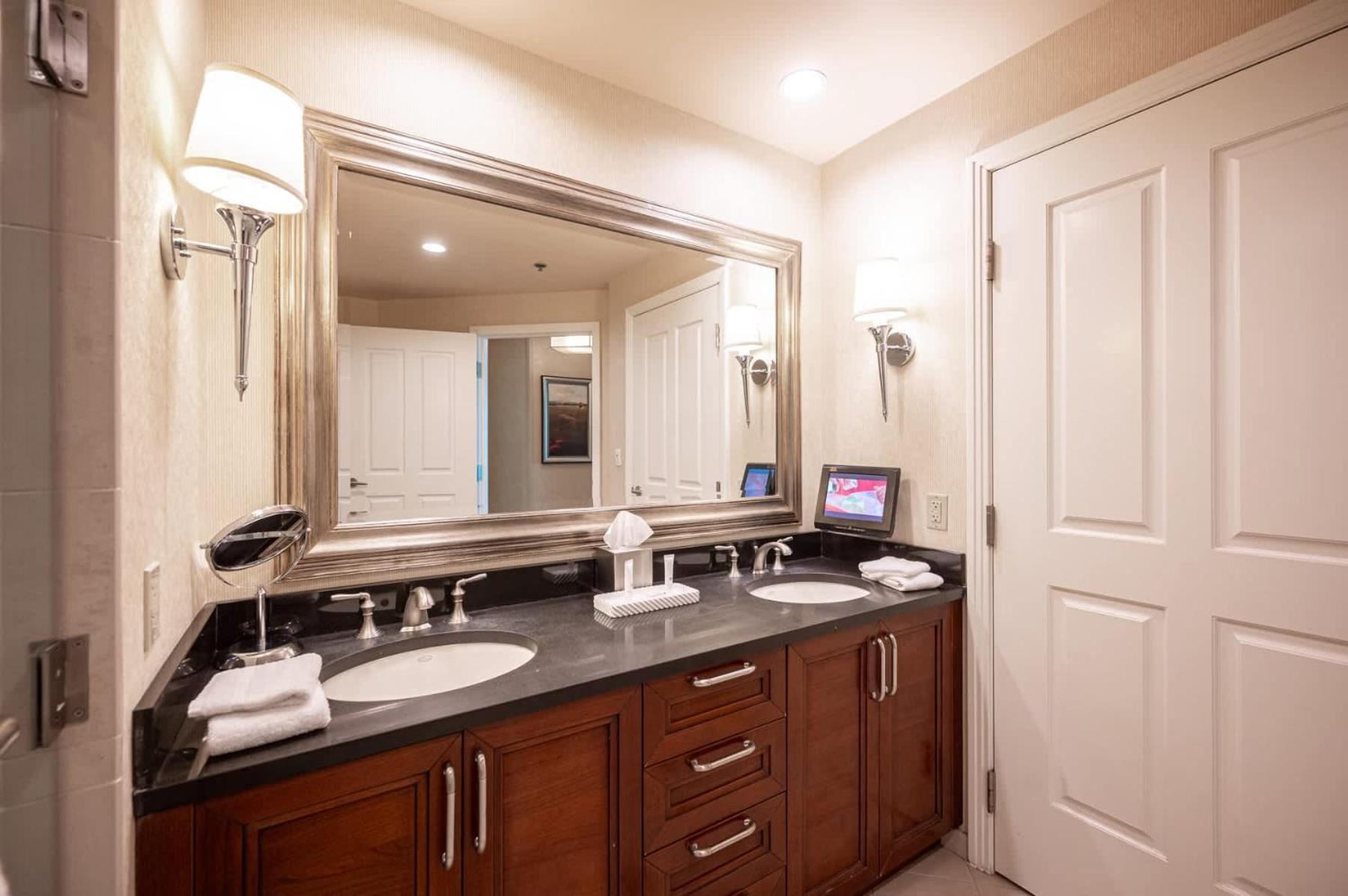 Holiday home No Fee Strip View Balcony+ Free Valet+ Pool Las Vegas