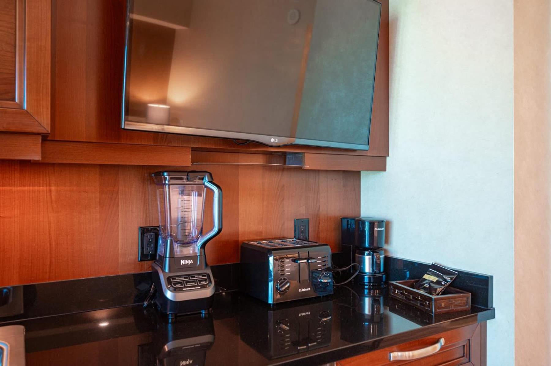 No Fee Strip View Balcony+ Free Valet+ Pool * Las Vegas