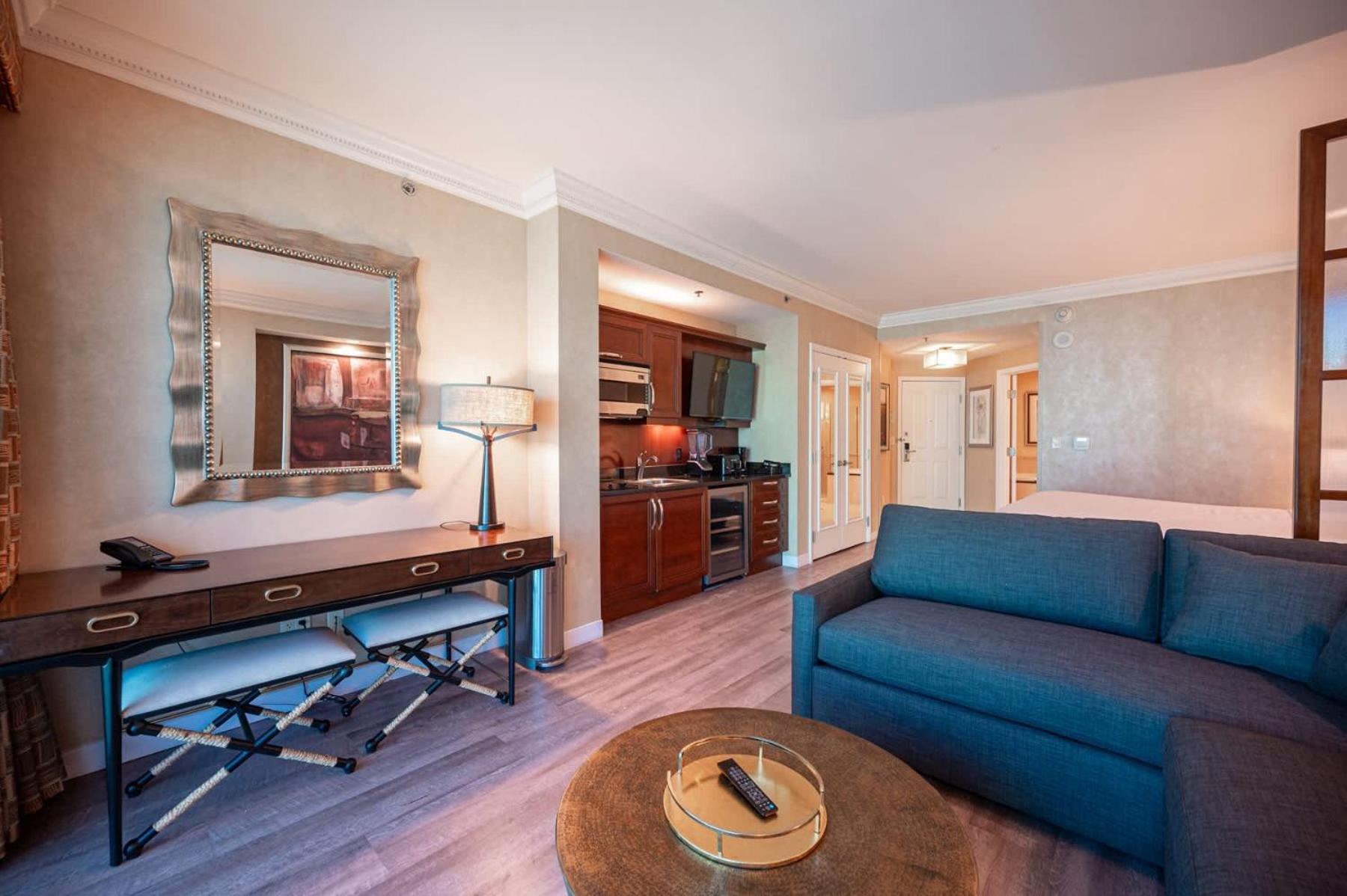 No Fee Strip View Balcony+ Free Valet+ Pool