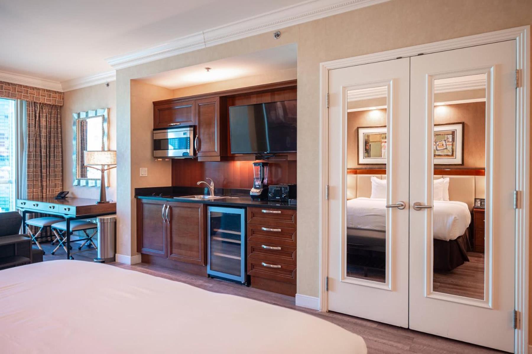 No Fee Strip View Balcony+ Free Valet+ Pool Holiday home Las Vegas