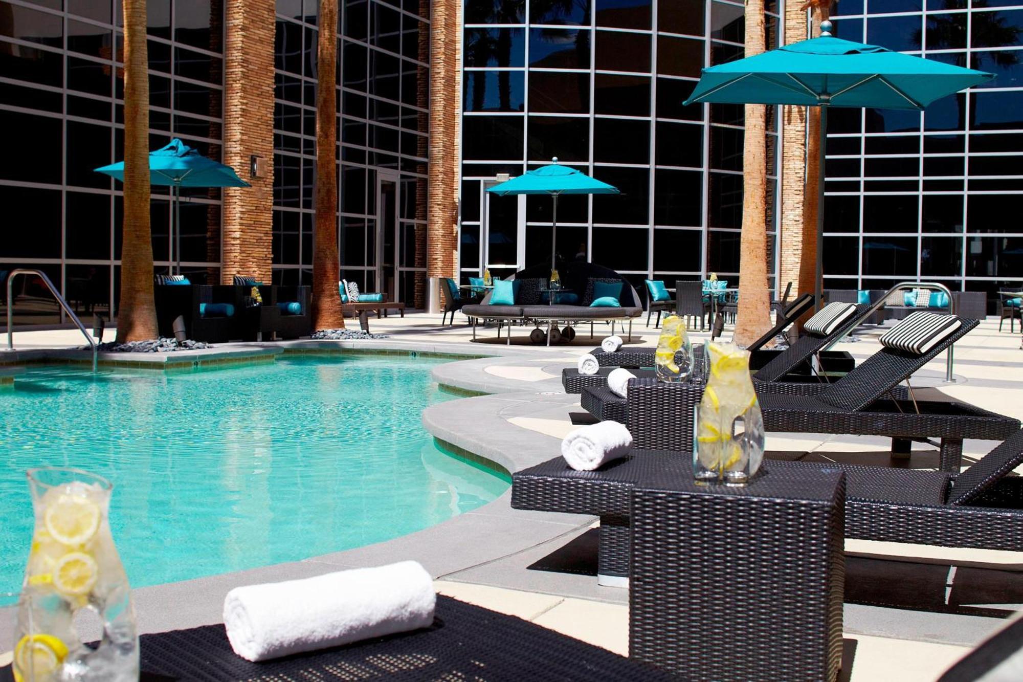 Hotel Renaissance Vegas
