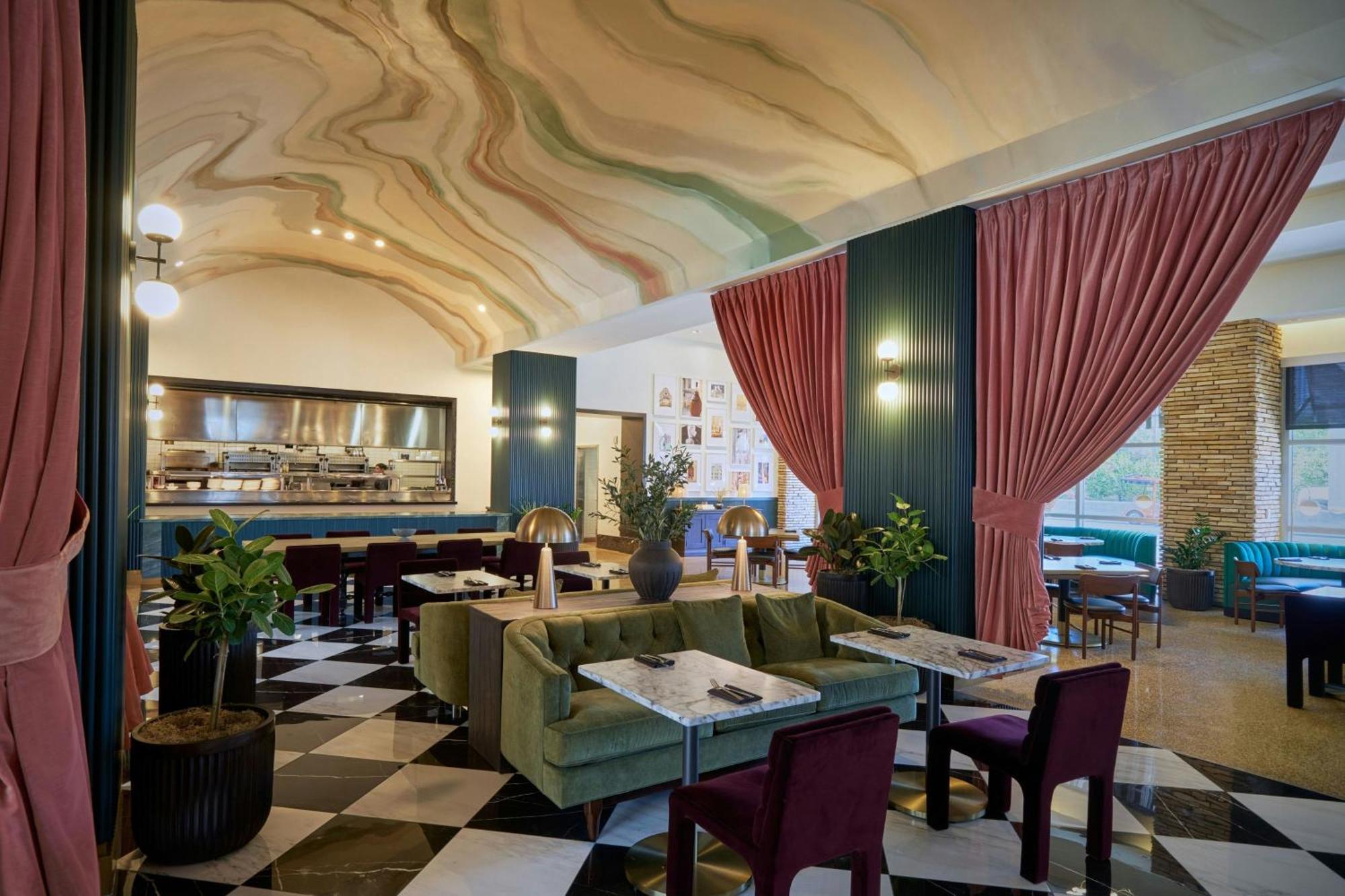 Hotel Renaissance Vegas 4*
