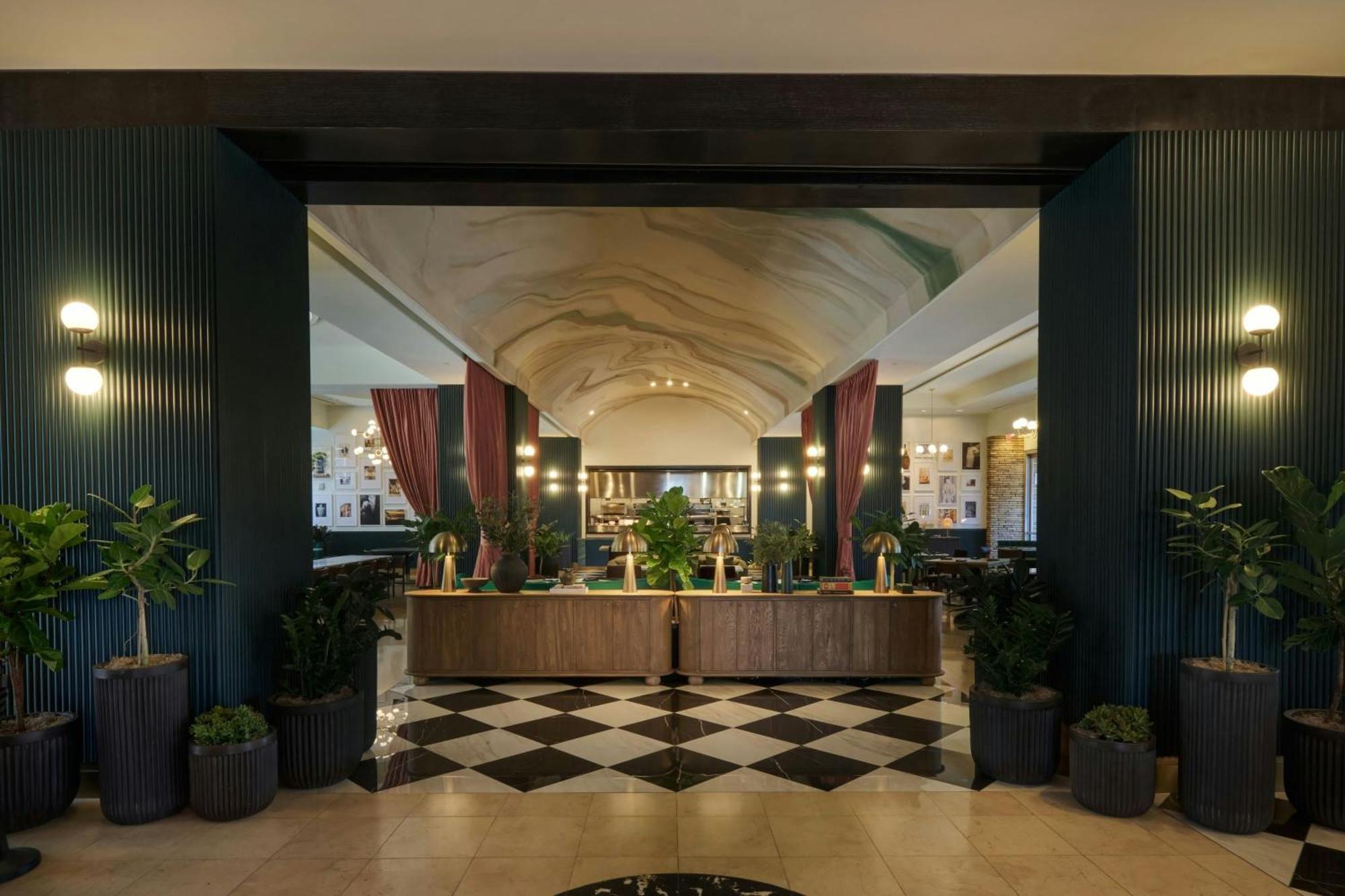 Renaissance Vegas 4*