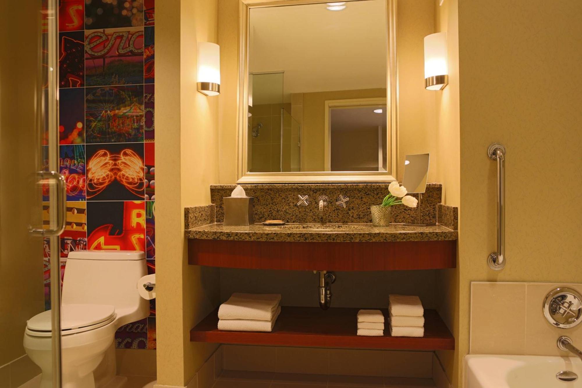 Renaissance Vegas Hotel 4*