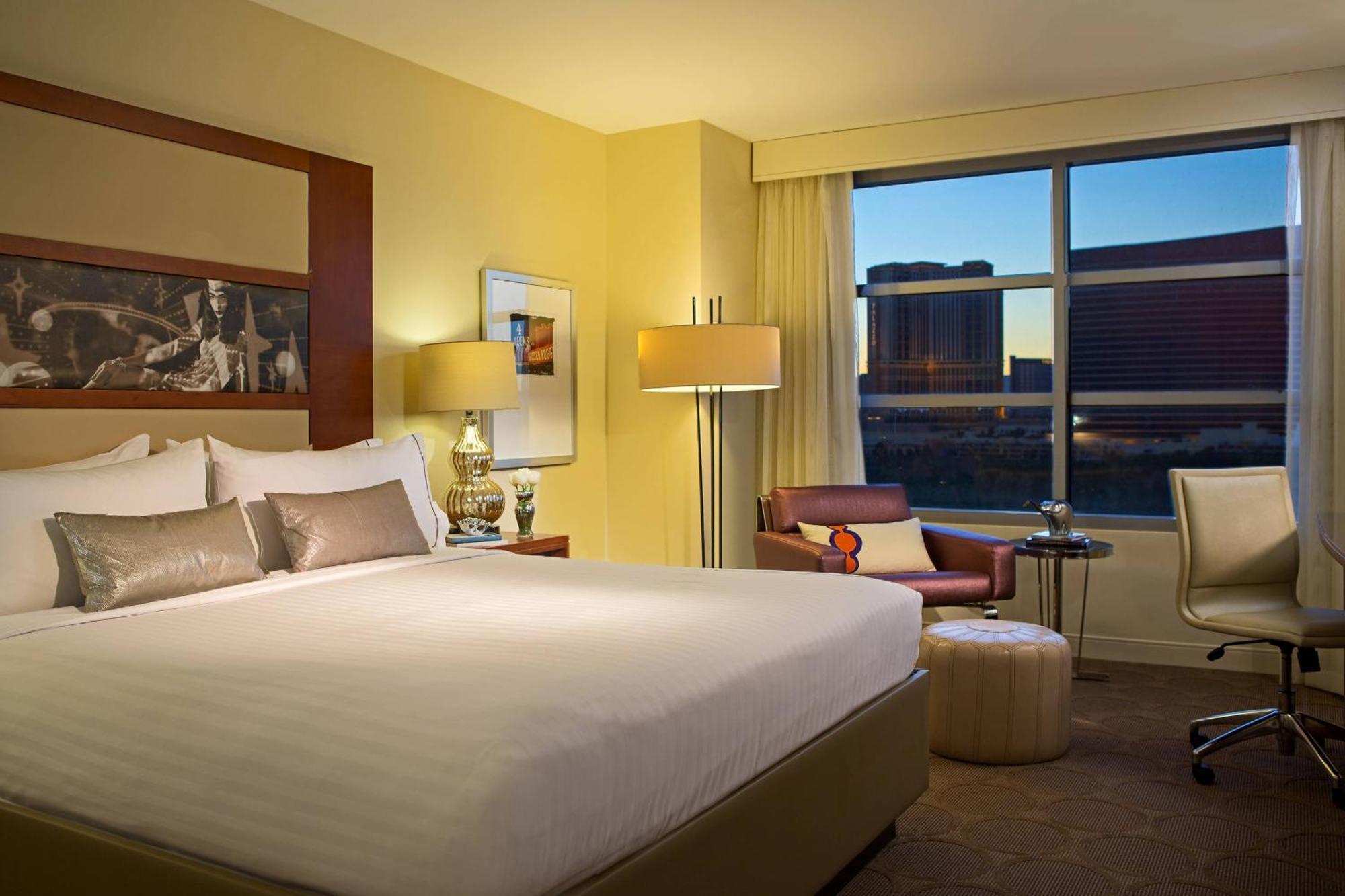 Hotel Renaissance Vegas 4*