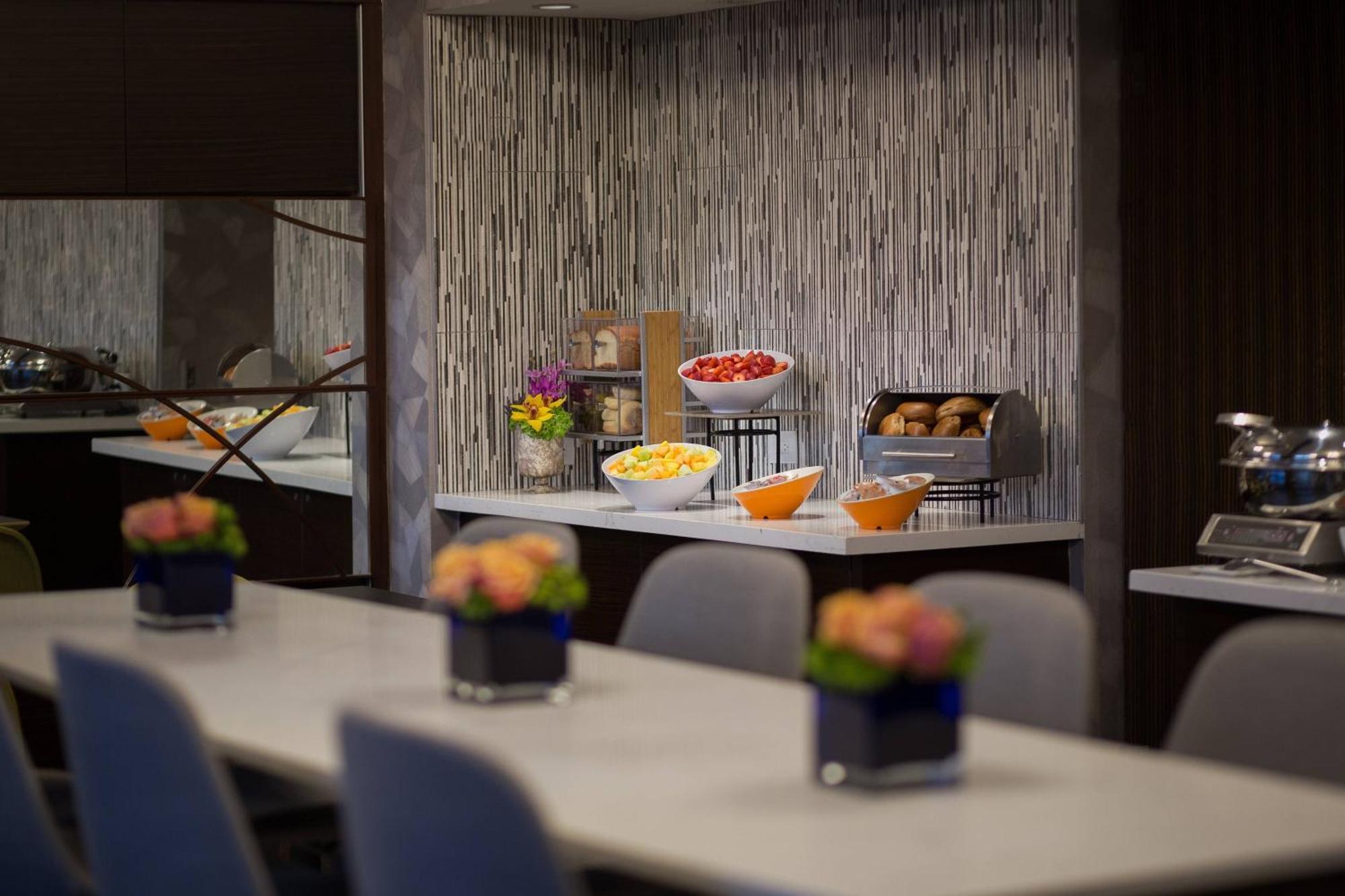 Renaissance Vegas 4*