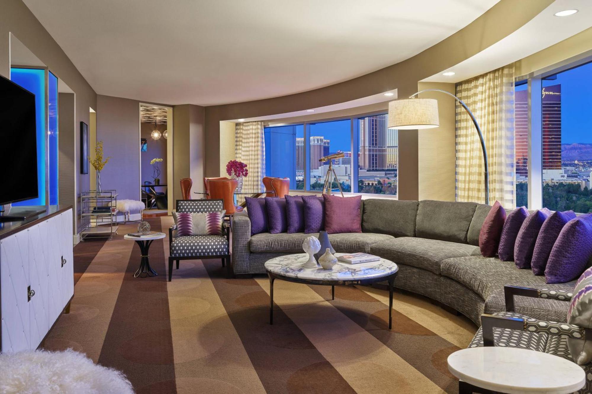 Renaissance Vegas Hotel 4*