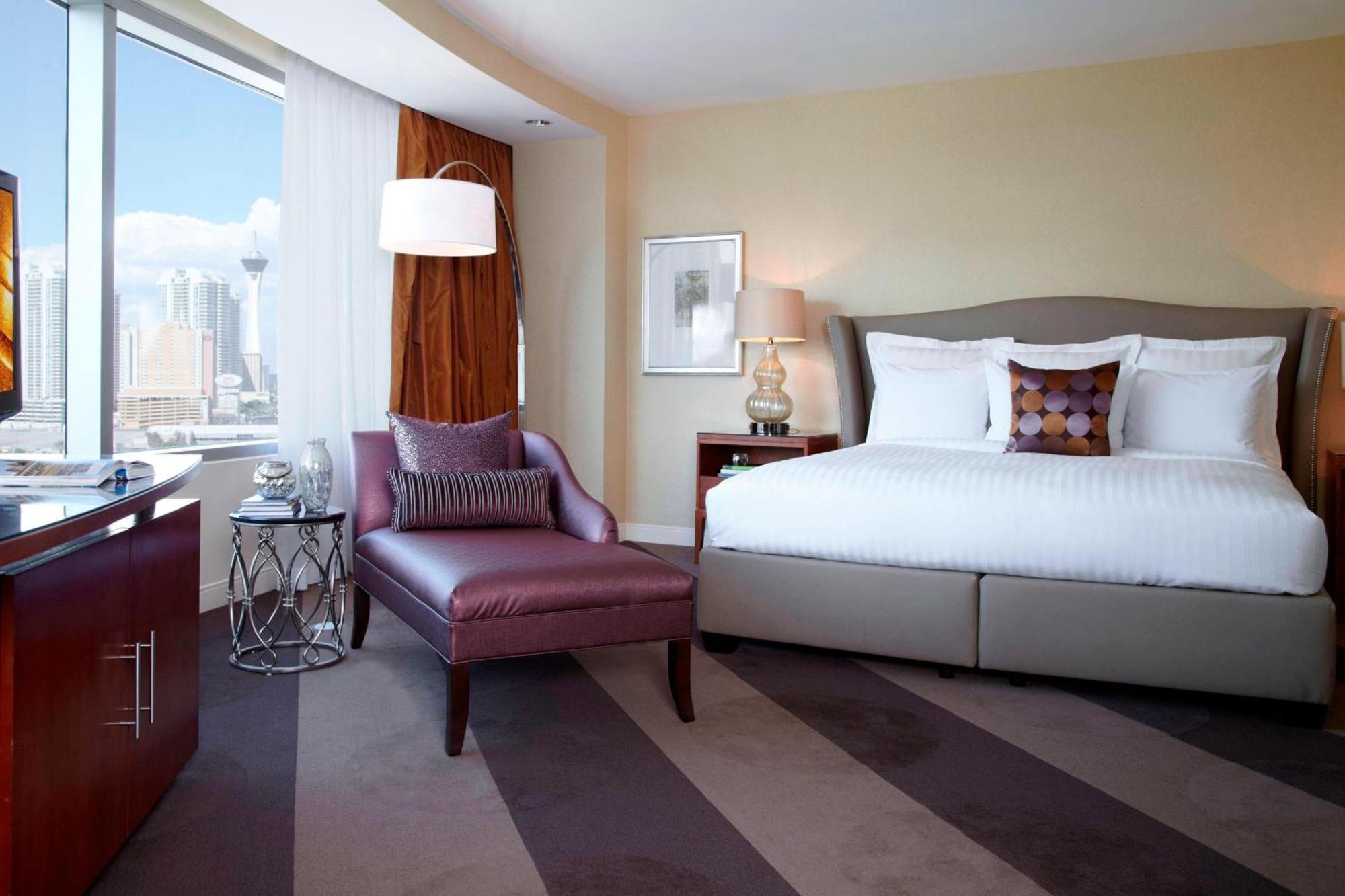 Renaissance Vegas 4*