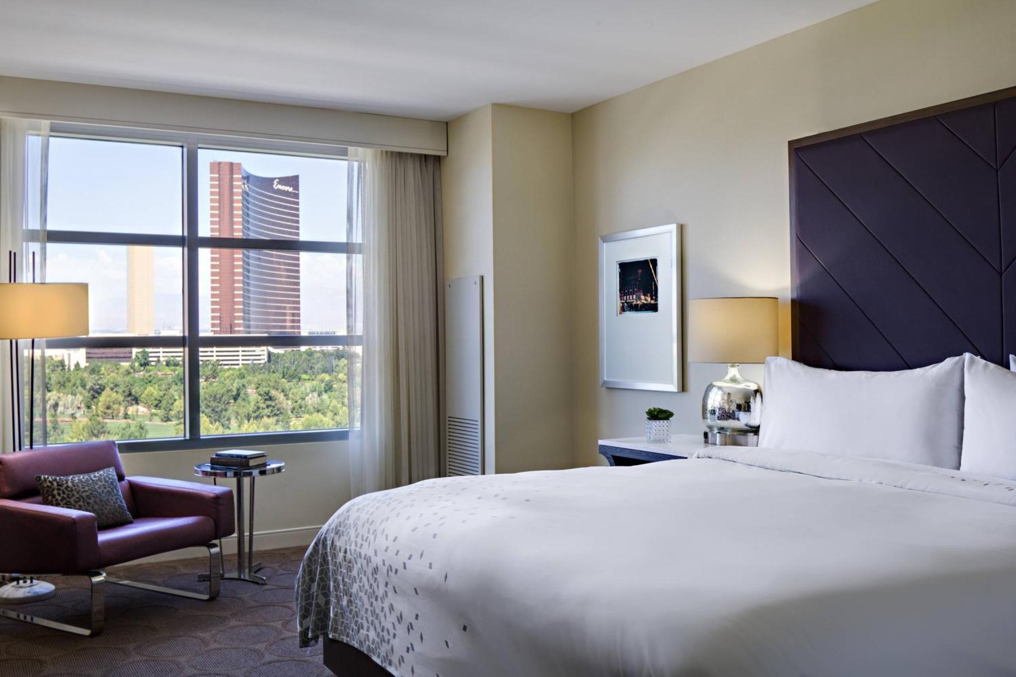 Renaissance Vegas 4*