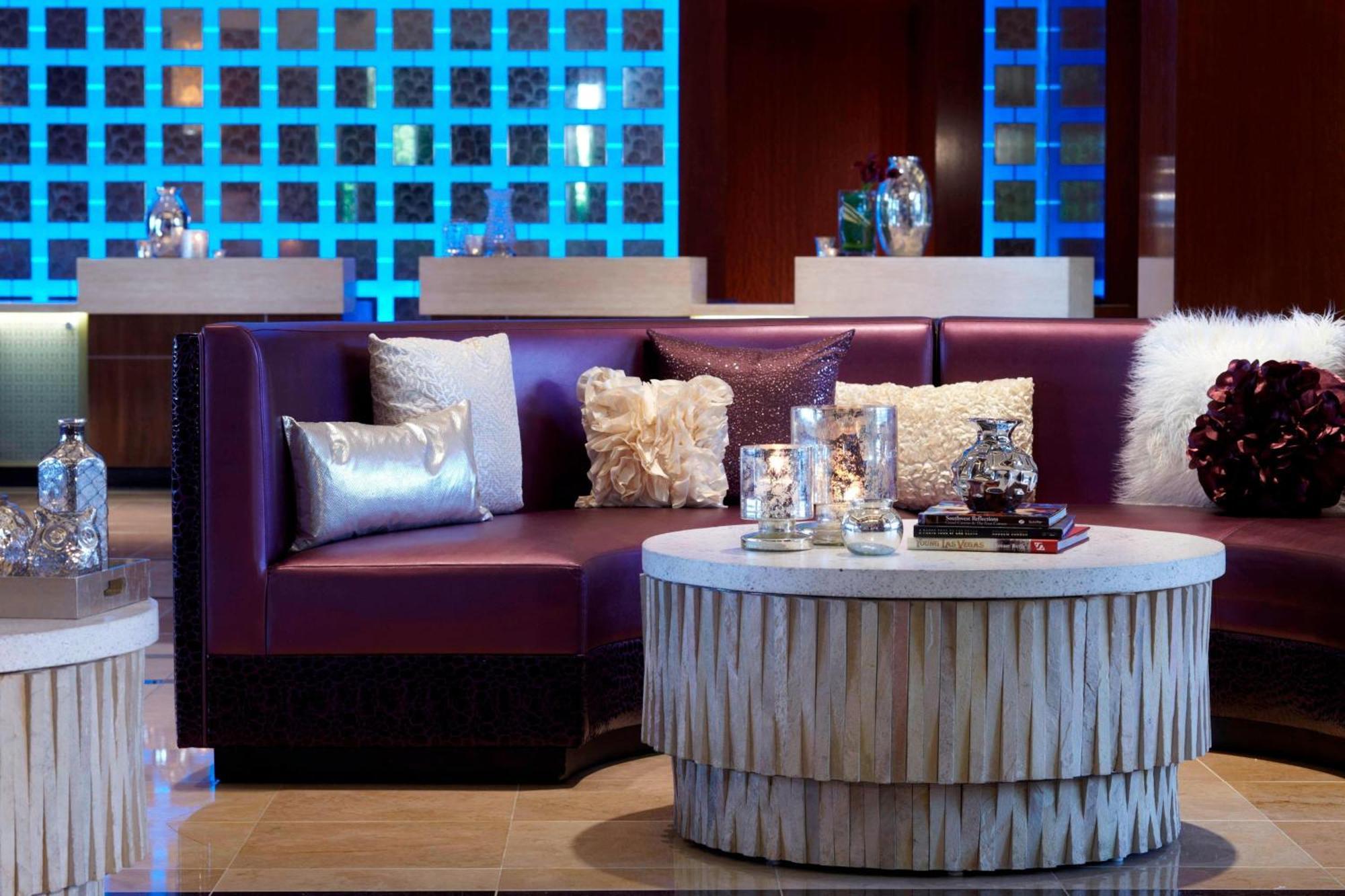 Renaissance Vegas Hotel 4*