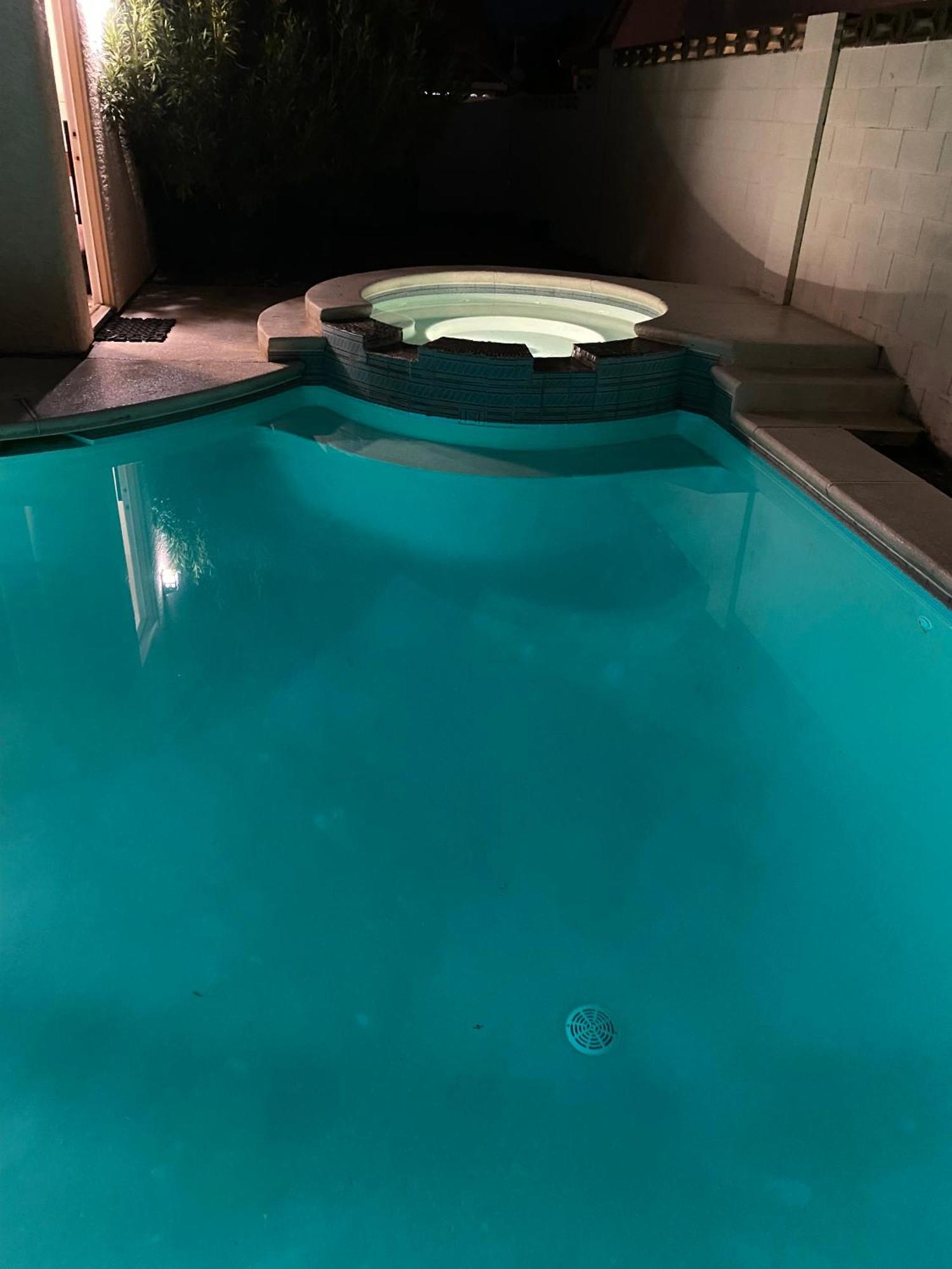 Luxury 1900 Sq Ft House Huge 46 Ft Pool & Hot