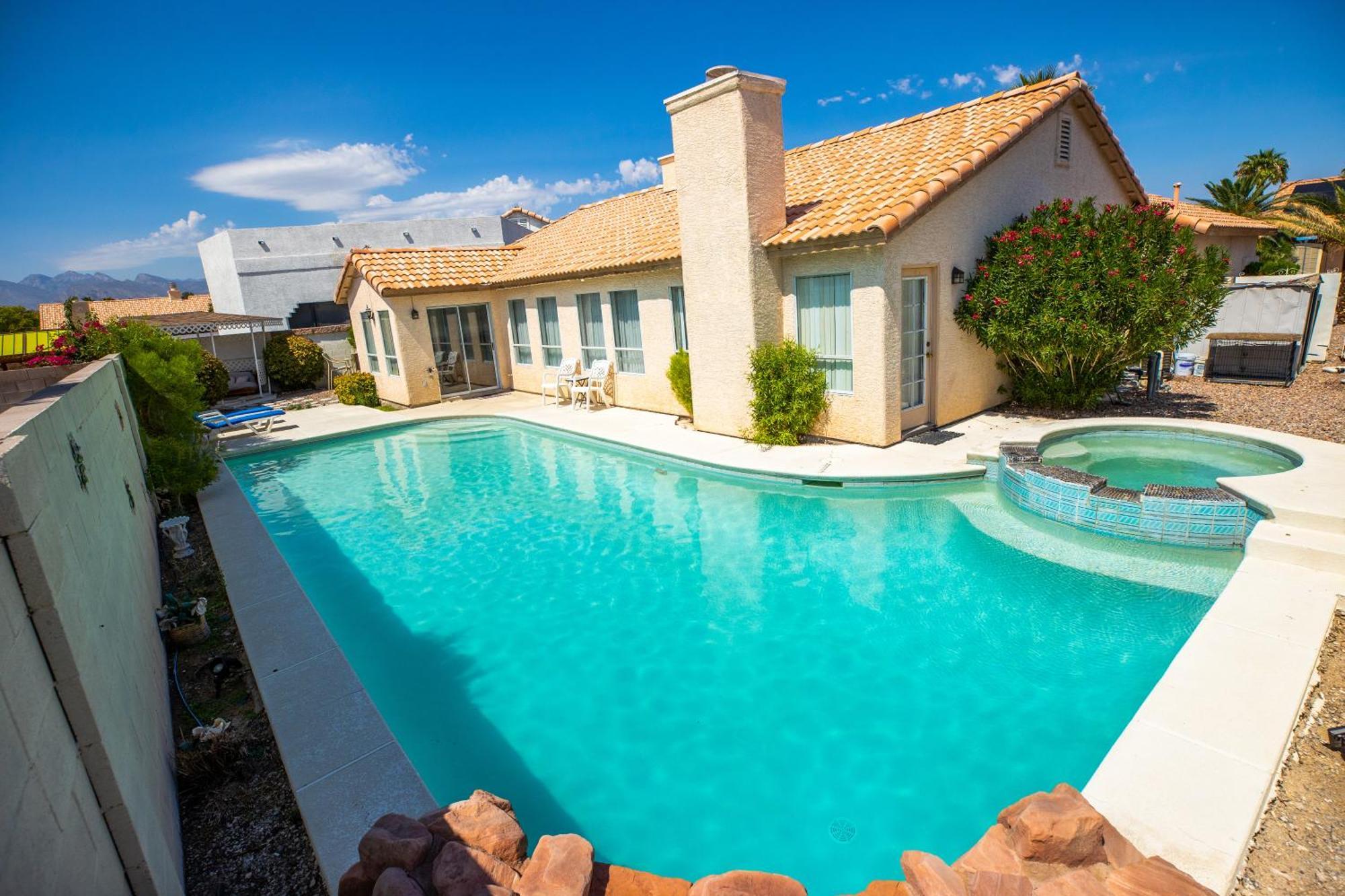 Luxury 1900 Sq Ft House Huge 46 Ft Pool & Hot Сasa de vacaciones