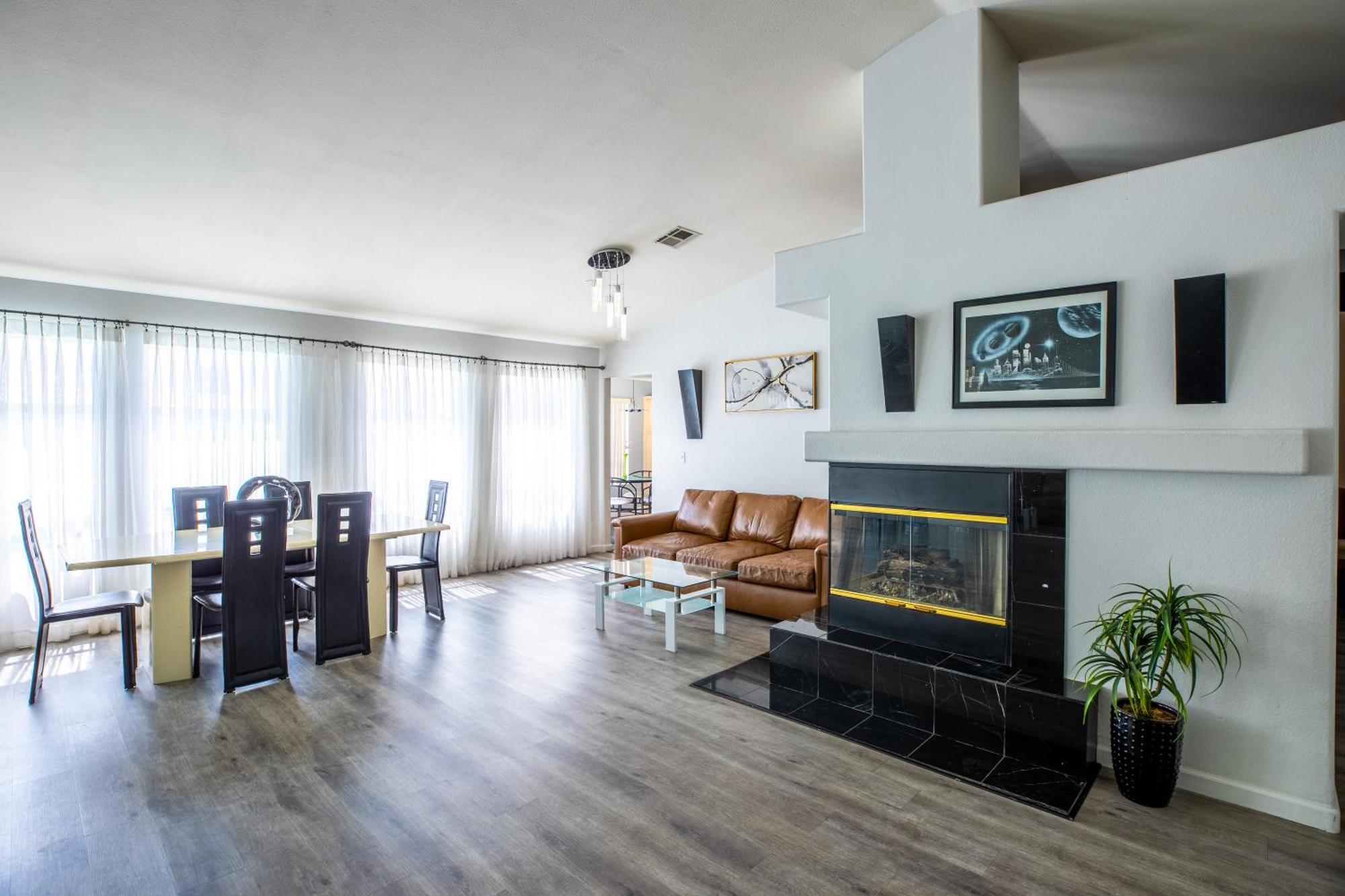 Сasa de vacaciones Luxury 1900 Sq Ft House Huge 46 Ft Pool & Hot