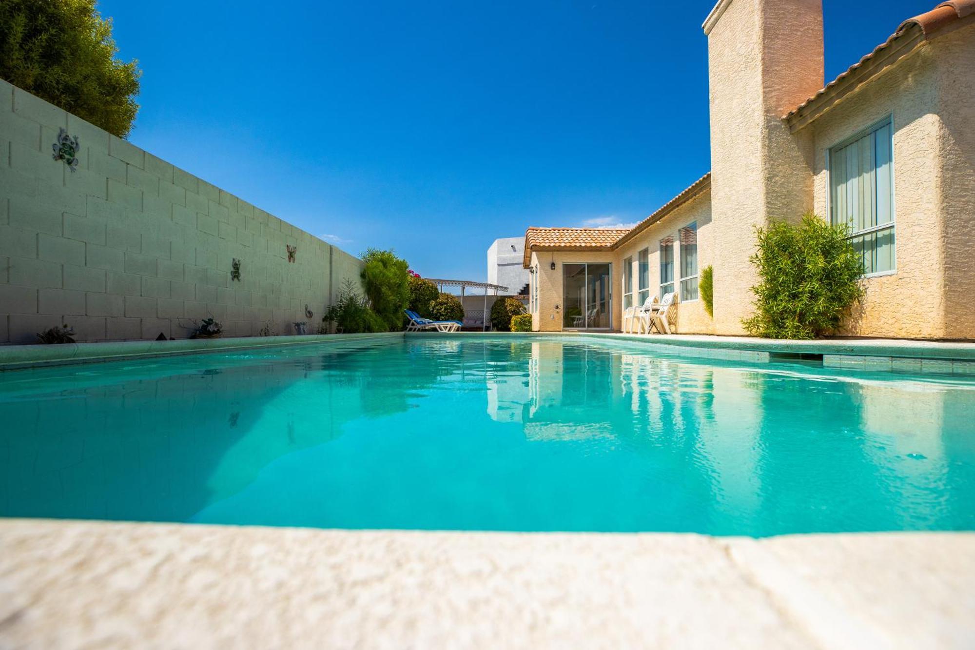 Сasa de vacaciones Luxury 1900 Sq Ft House Huge 46 Ft Pool & Hot Las Vegas