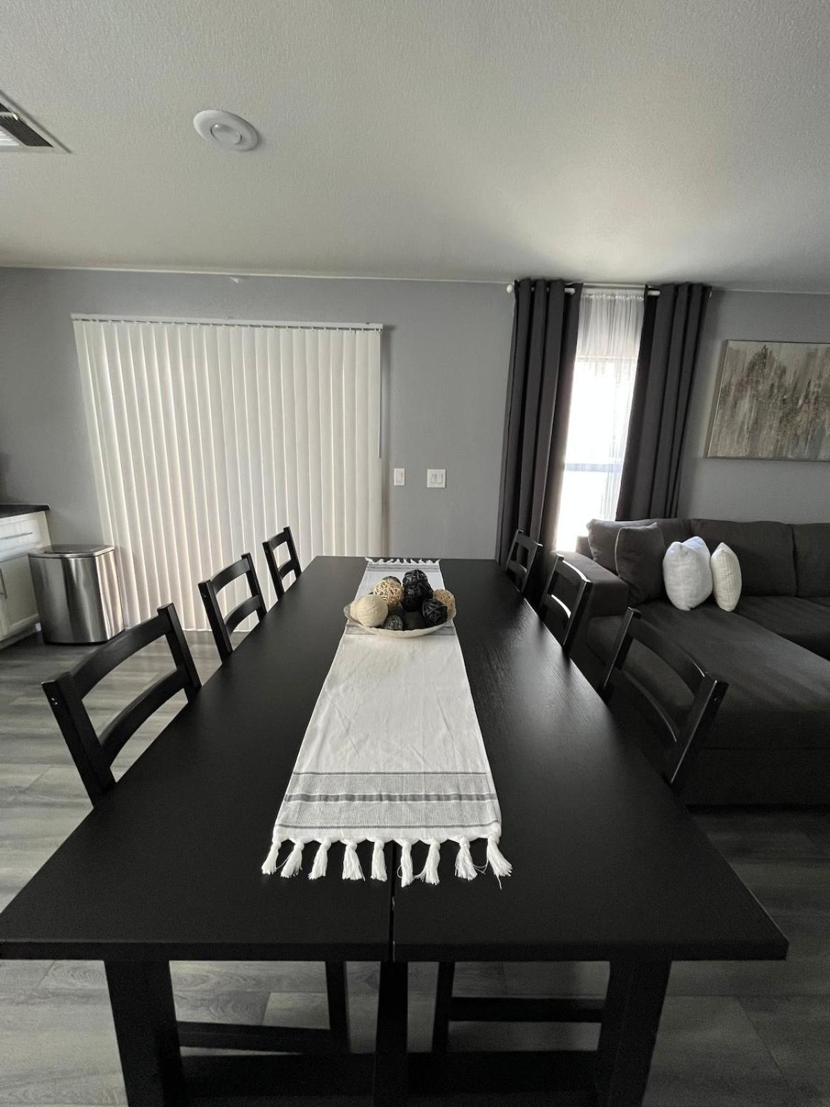 Beautiful 2 Story 20 Minutes From The Strip Holiday home