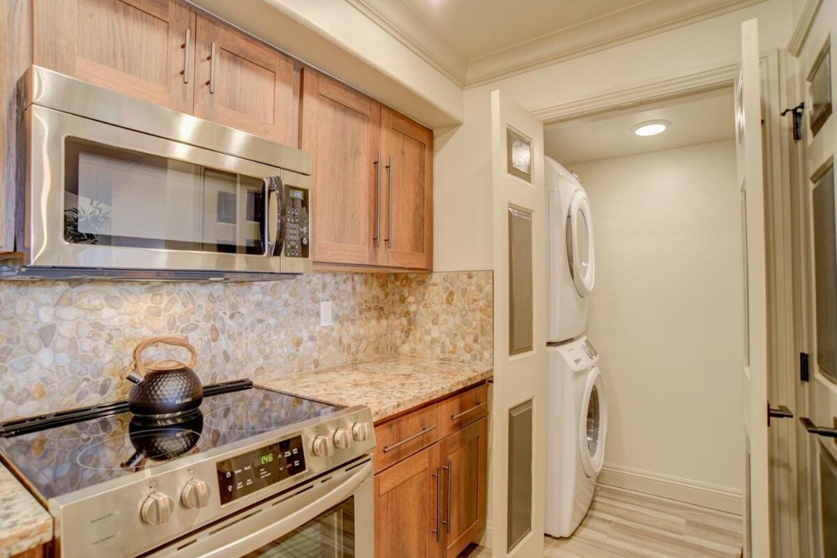 Luxury In Gated Silverado Ranch Community *