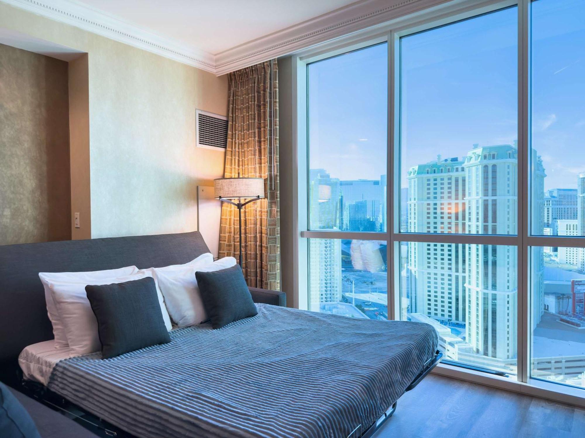 No Fee Strip View Balcony+ Free Valet+ Pool Las Vegas