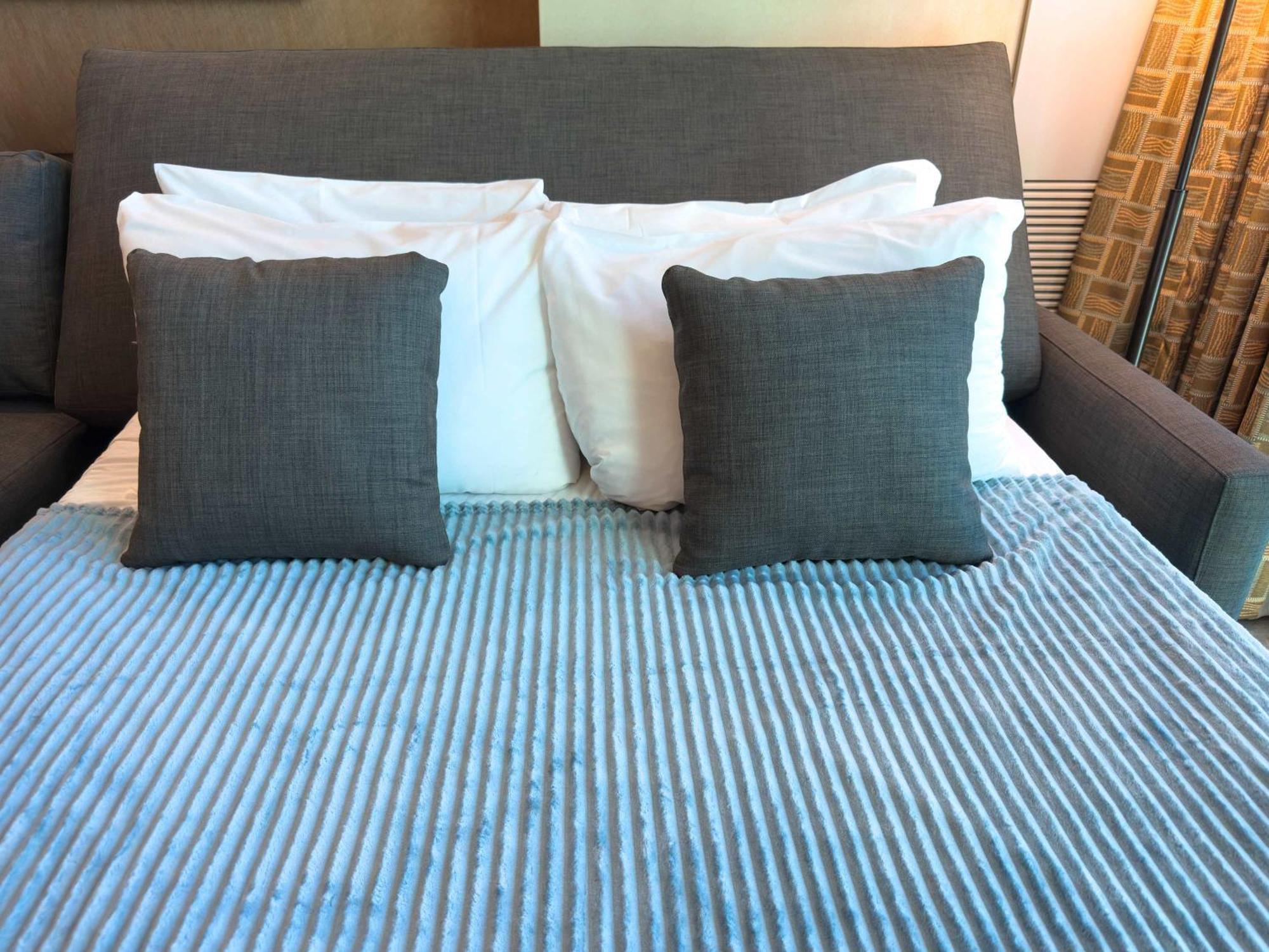 No Fee Strip View Balcony+ Free Valet+ Pool Holiday home