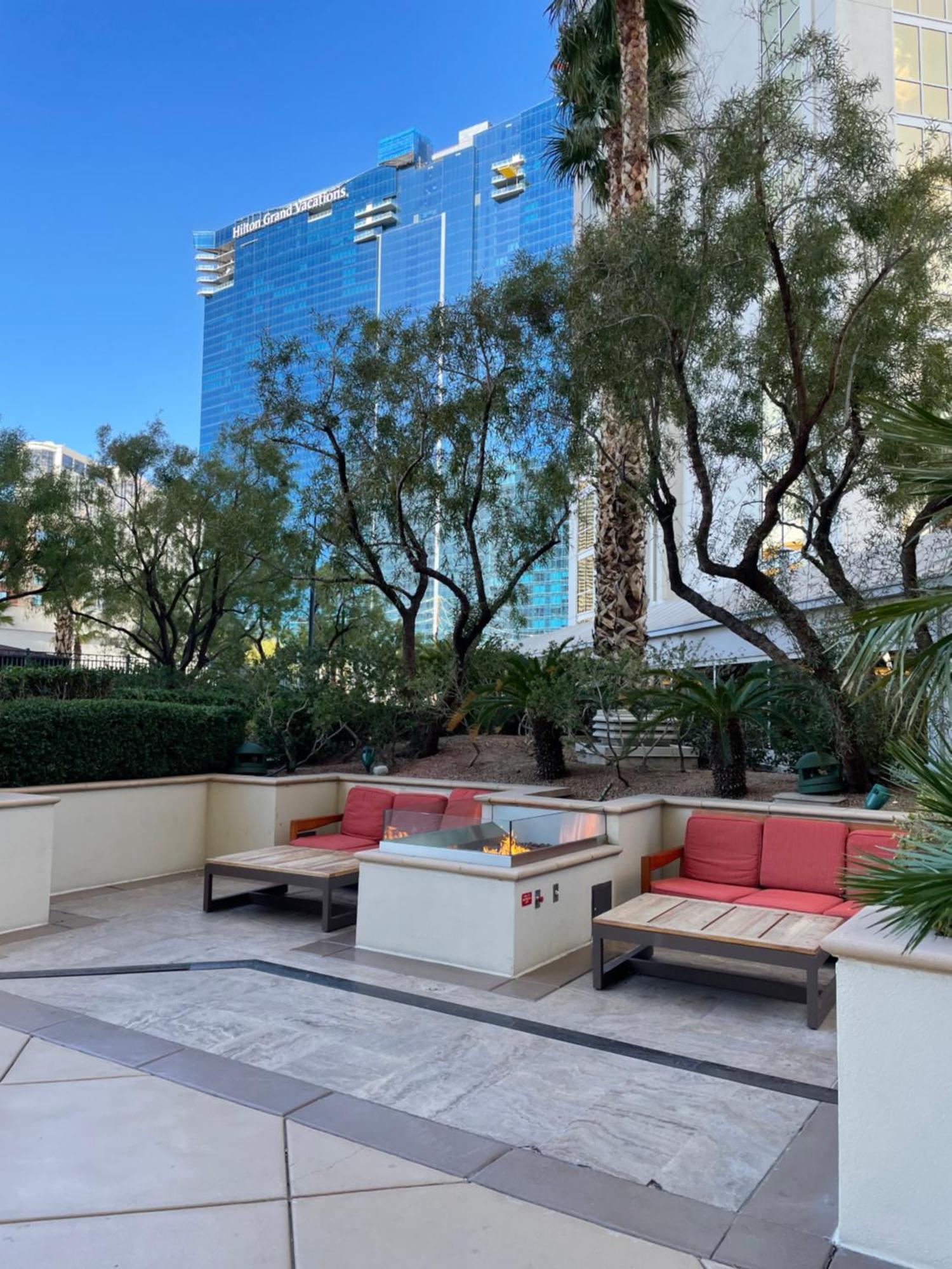 Apartahotel Signature- Balcony Strip View- High Floor- No Parking Fee *