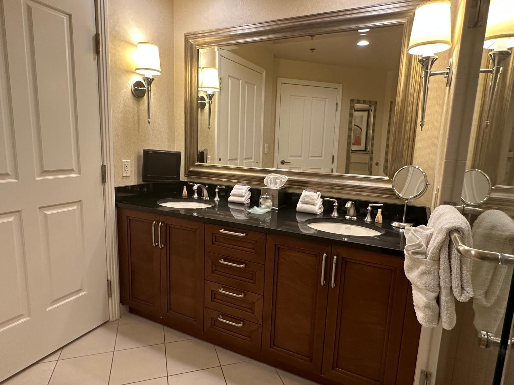 Signature- Balcony Strip View- High Floor- No Parking Fee * Las Vegas