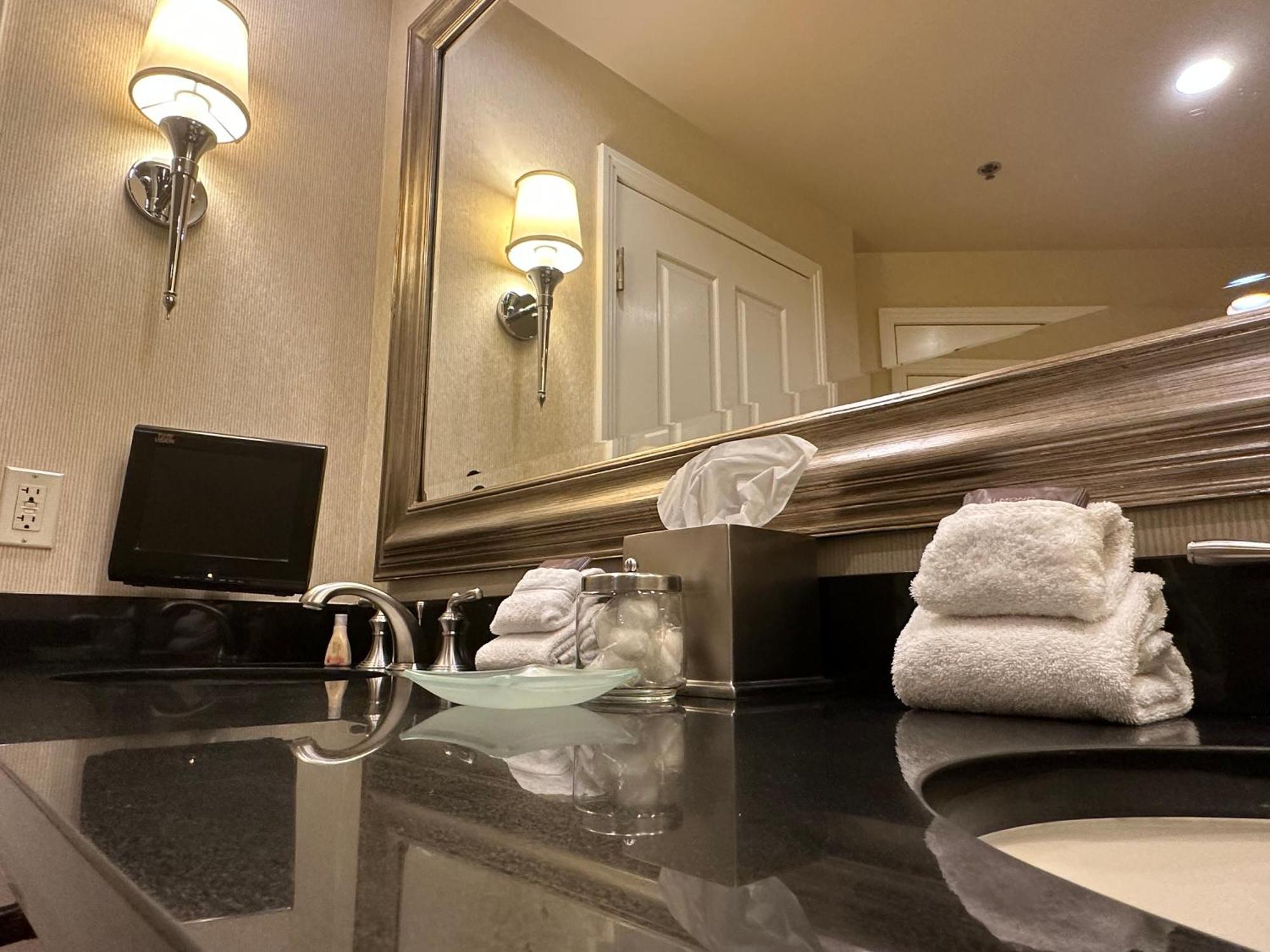 Apartahotel Signature- Balcony Strip View- High Floor- No Parking Fee *