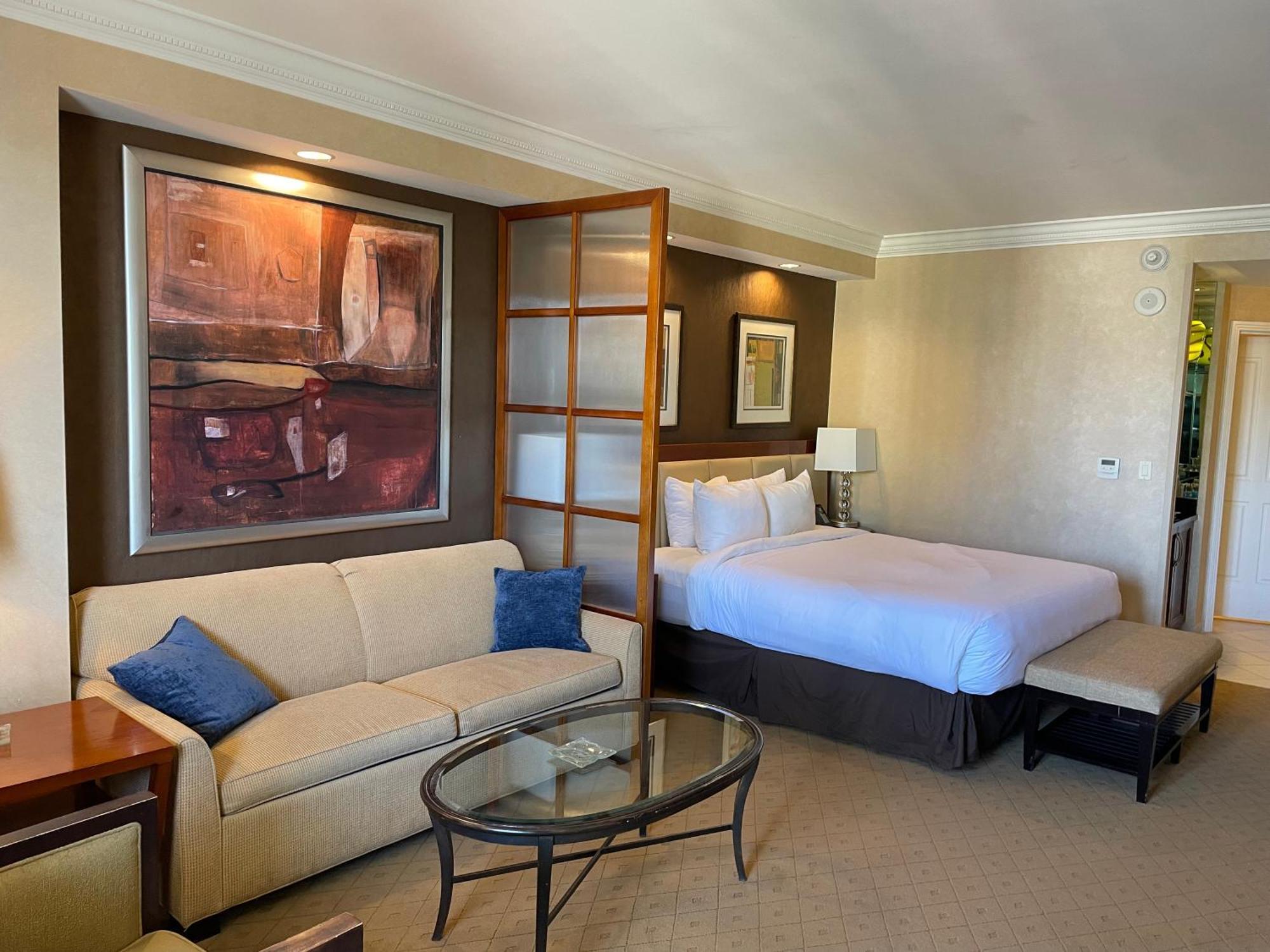 Signature- Balcony Strip View- High Floor- No Parking Fee *