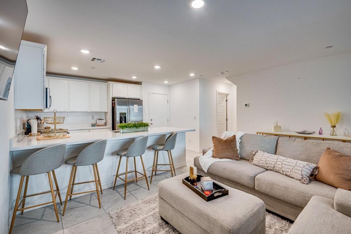 New-available 1rst-stylish-mins To Summerlin Med-special Reduced Rates-nurses & Doctors Las Vegas