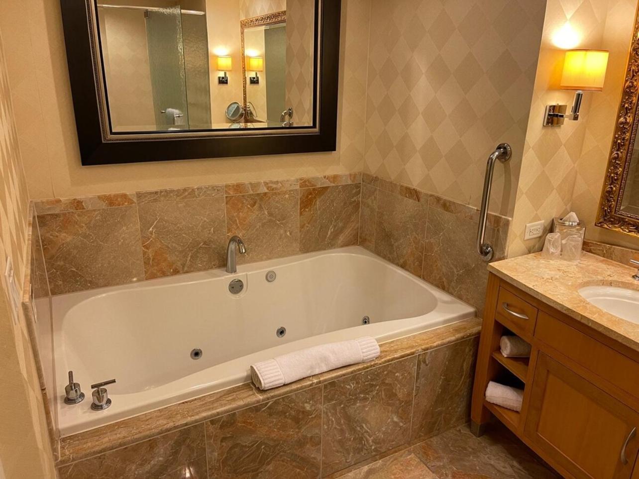 Five Star Trump No And Cleaning Fees Las Vegas