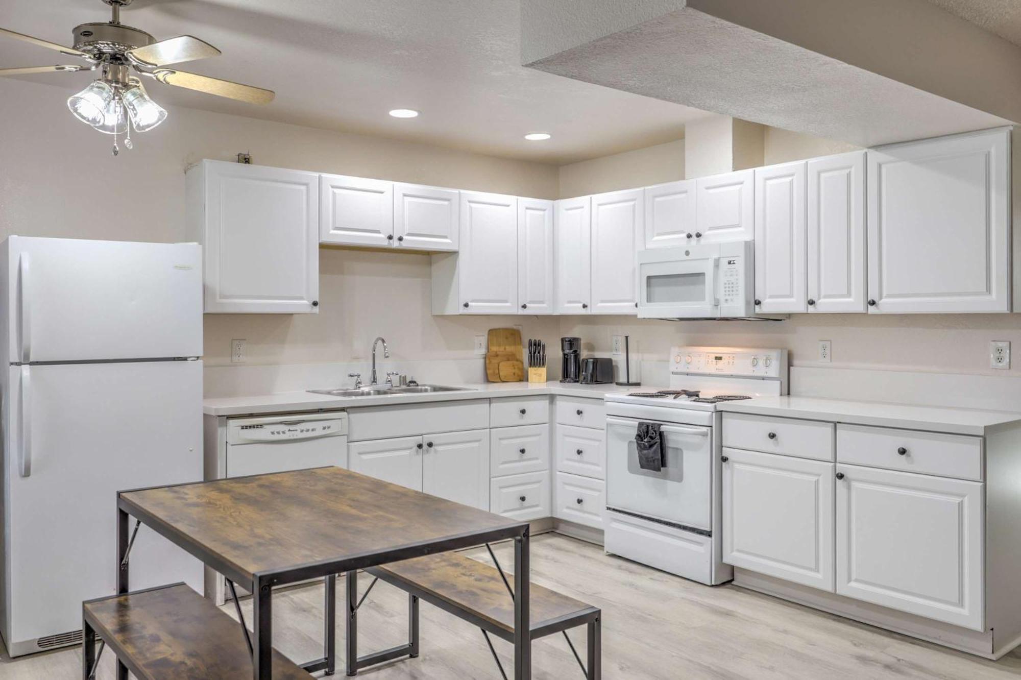 Modern Comfort Near Vegas Attractions! Sleeps 6! Сasa de vacaciones Las Vegas