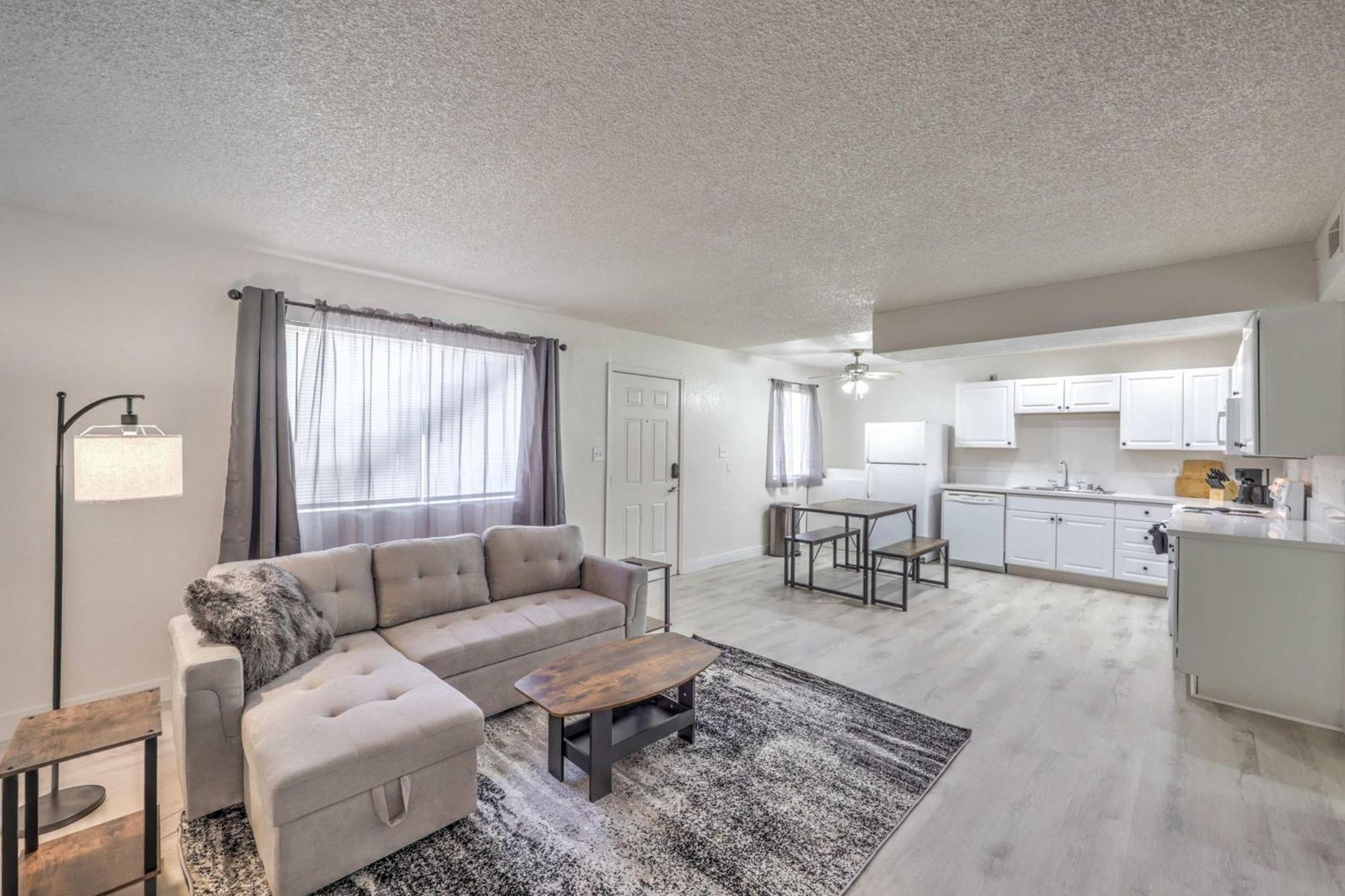 Modern Comfort Near Vegas Attractions! Sleeps 6! Сasa de vacaciones Las Vegas
