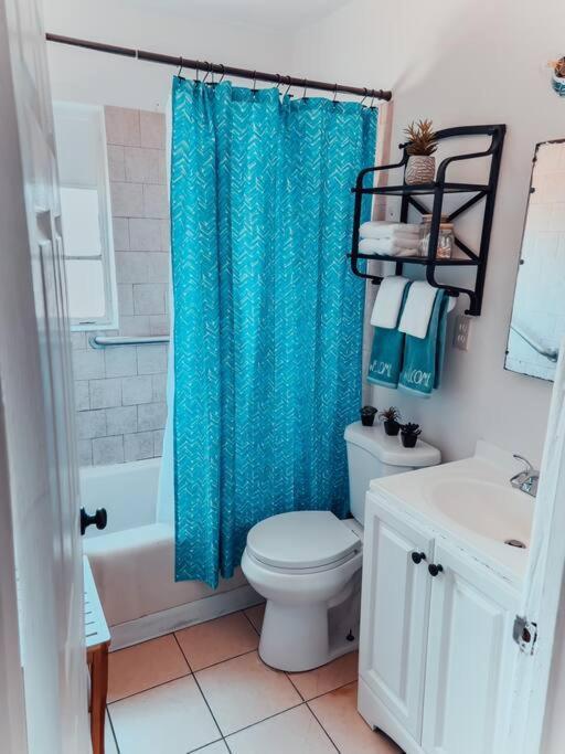 *free Parking Near Strip Cozy 2br Side: A *